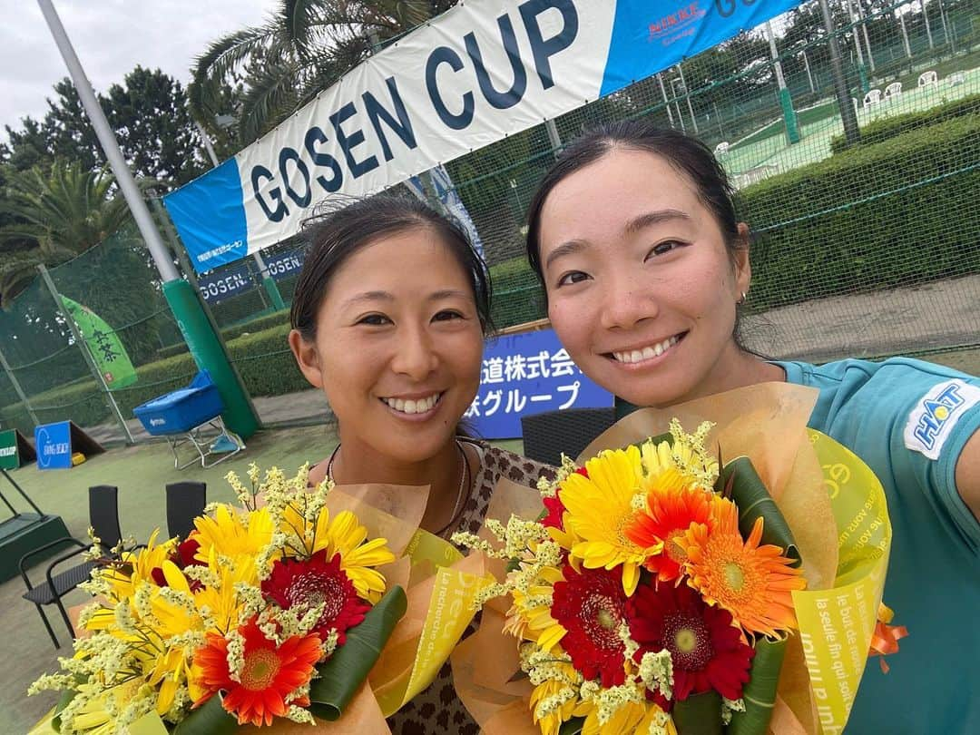 小堀桃子のインスタグラム：「. . . $25,000 牧之原、ダブルス優勝🥇👭 . . 全日本ジュニア12歳以下優勝ぶり、12年ぶりのペアリング！🫶🏻🫶🏻🫶🏻 . まゆかちゃんありがとう〜！ . . . #静岡 #牧之原 #静波海岸 #静波リゾートホテルスウィングビーチ #tennis #doubles #テニス #テニス女子 #dunlop #dunloptennis」