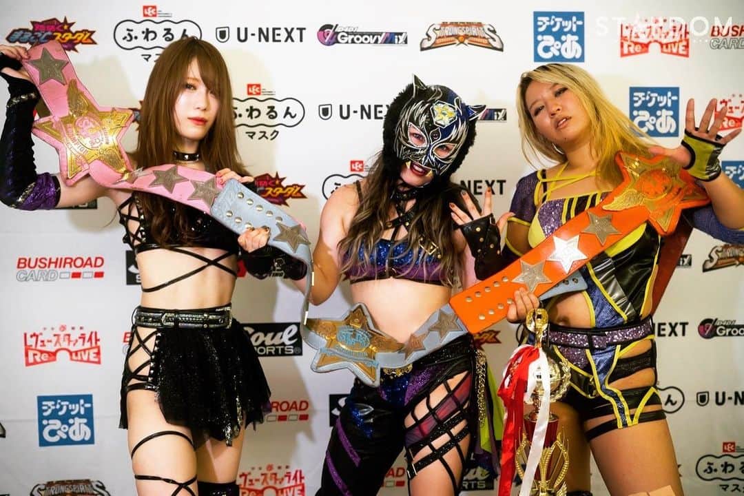 のインスタグラム：「V5💙🧡💖 仕留めきれなかったのは想定外だったなぁ…。  でもさ！ 次は外敵ユニットとやりたくなっちゃったよねぇ😈  #SLK #スターライトキッド #OED #OEDotai #大江戸隊 #スターダム #女子プロレスラー #アーティストオブスターダムチャンピオン」