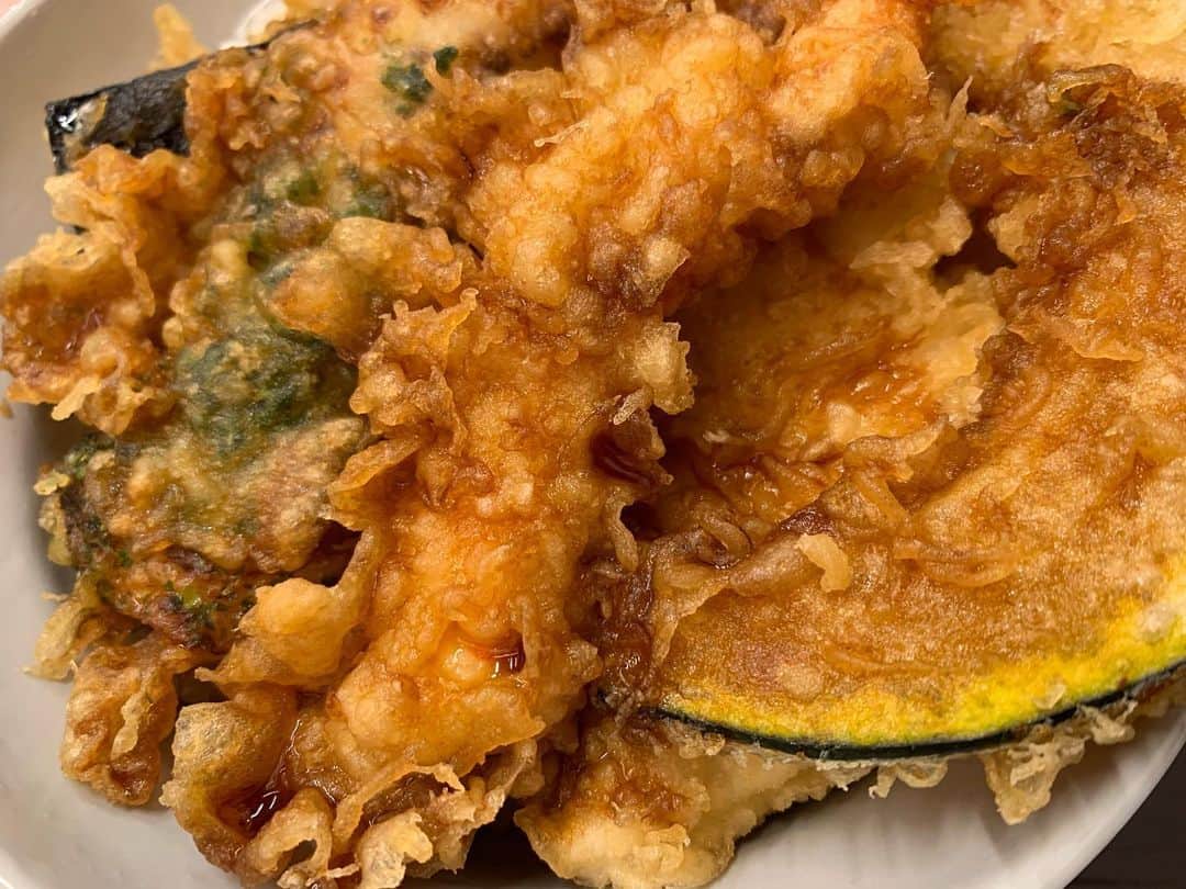 のインスタグラム：「天丼🍤  天丼のタレってなんであんなに美味しいの😇  #赤澤遼太郎　#俳優　#天丼　#いんすたたろう」