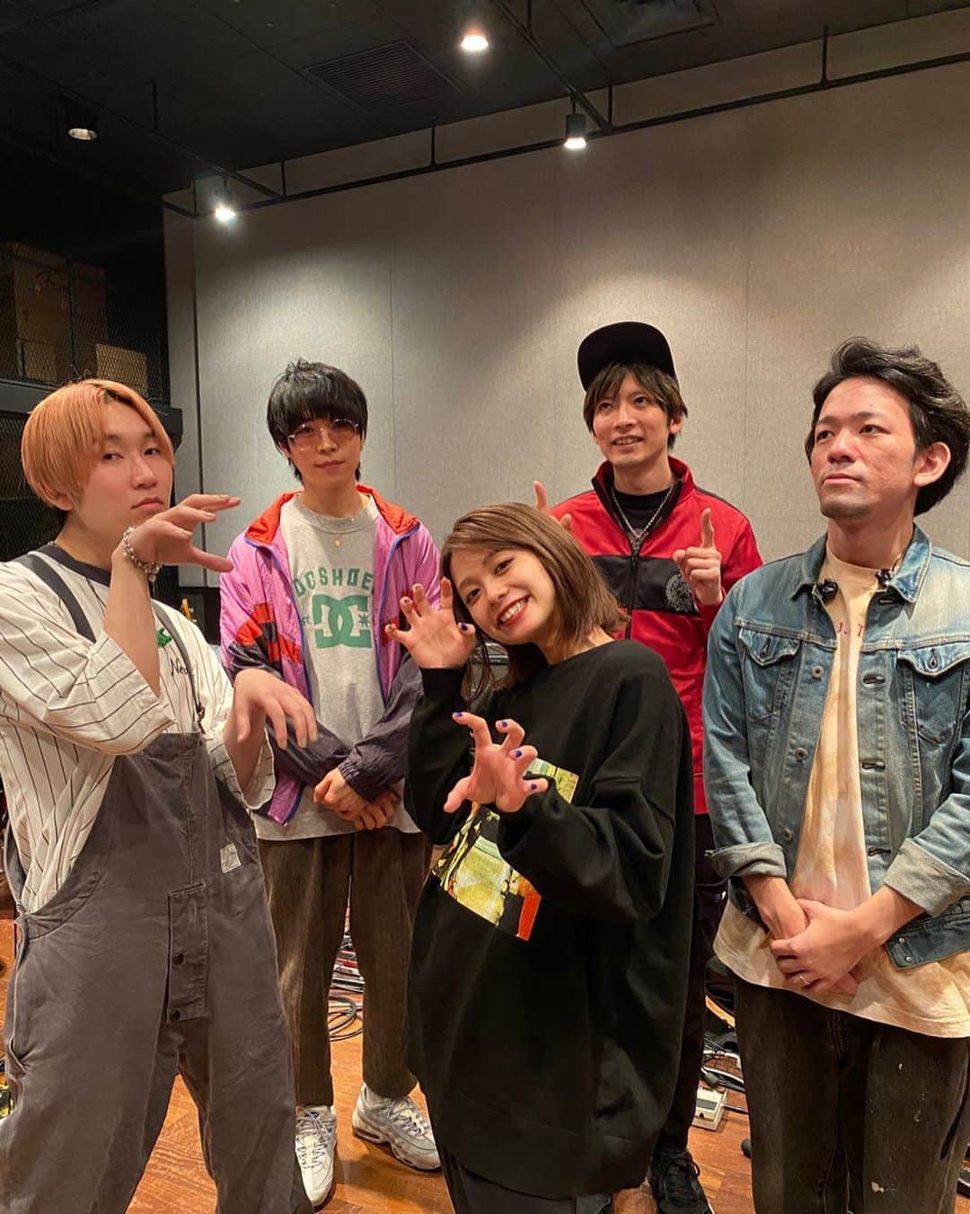 足立佳奈のインスタグラム：「リハーサルも無事終了🔥 あとは本番っ。 楽しみすぎるよ！！  10月14日　東京公演 10月15日　岐阜公演 バンドメンバーと お待ちしておりますっ！  岐阜公演は、 チケットまだあるよっ🎫🎫 初めて地元でライブできる幸せっ。 噛み締めますっ。  #ストーリーにチケットリンク載せてます」