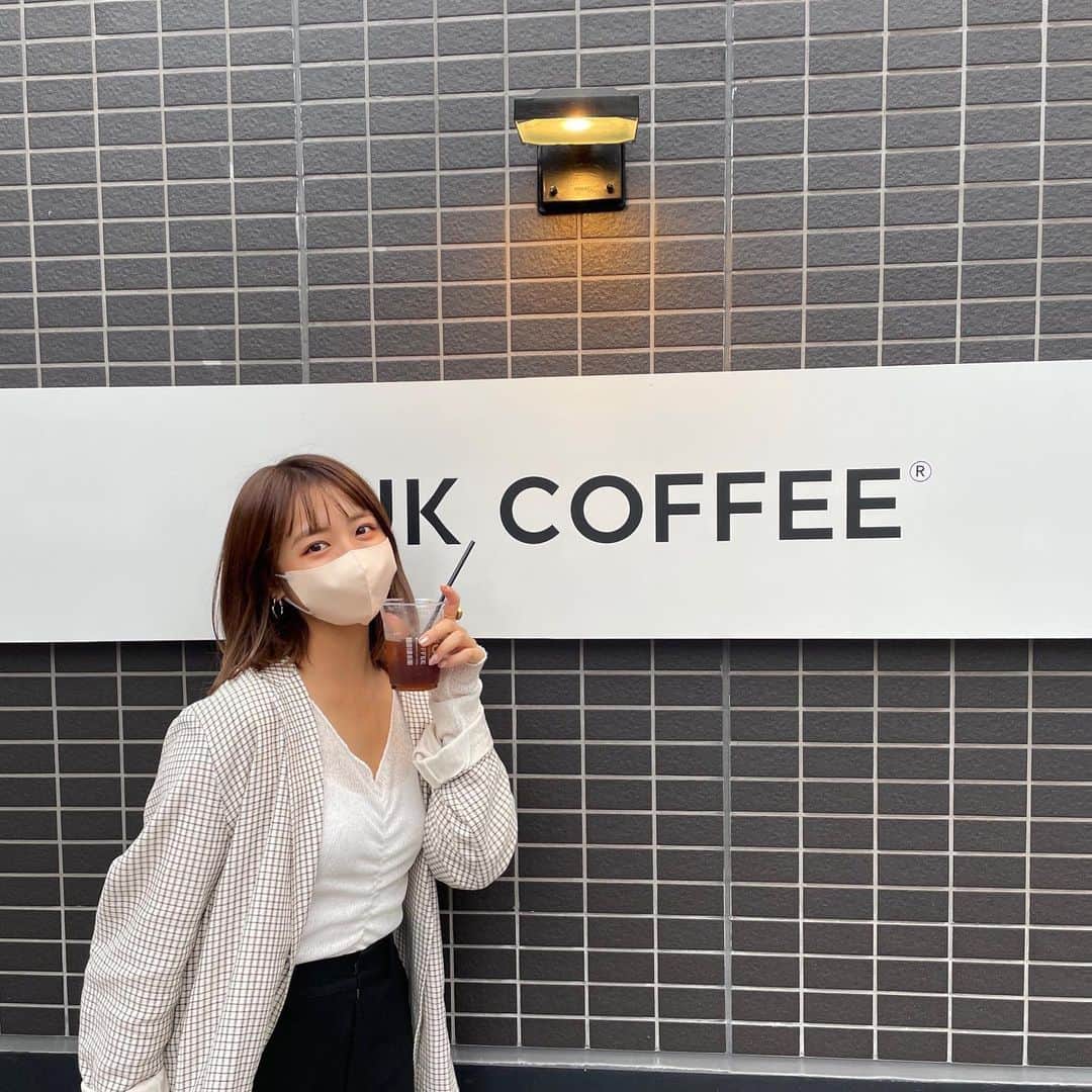 浜崎香帆のインスタグラム：「-----  ずっと気になってたカフェ😊 ドーム観戦前に両親と☕️  #fukcoffee  #福岡カフェ #博多カフェ #天神カフェ」