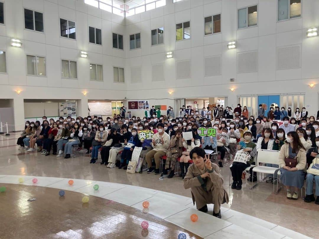 鈴鹿央士さんのインスタグラム写真 - (鈴鹿央士Instagram)「文京学院大学、あやめ祭のトークショーに出演してきました！！  暖かく迎えて下さって、本当に嬉しかったし、楽しかったです😊 初めての学園祭。緊張したぁ ありがとうございました！」10月10日 9時54分 - ouji.suzuka.official