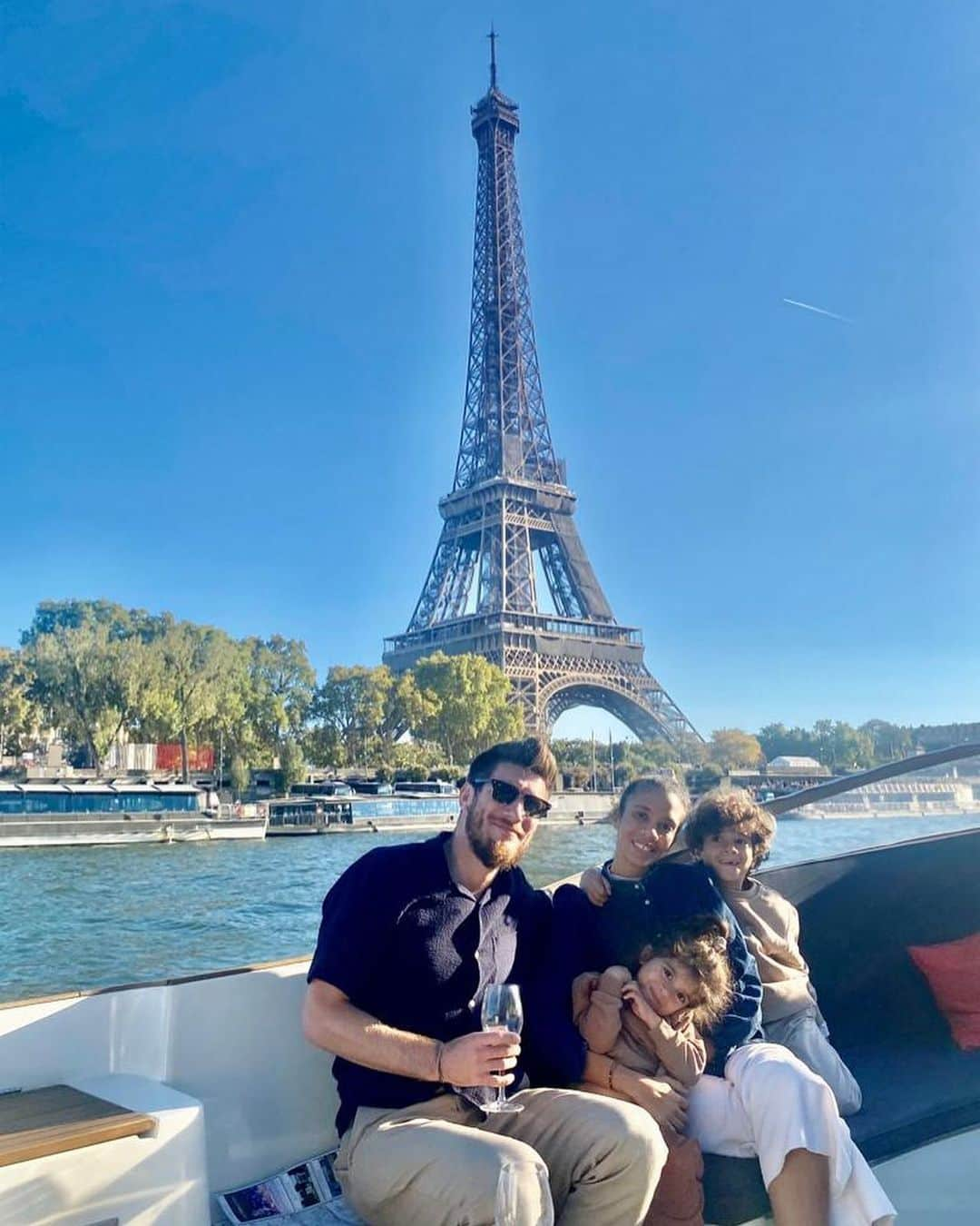 セバスチャン・ポコニョーリさんのインスタグラム写真 - (セバスチャン・ポコニョーリInstagram)「Paris 👨‍👩‍👧‍👦」10月10日 1時48分 - sebastien_pocognoli