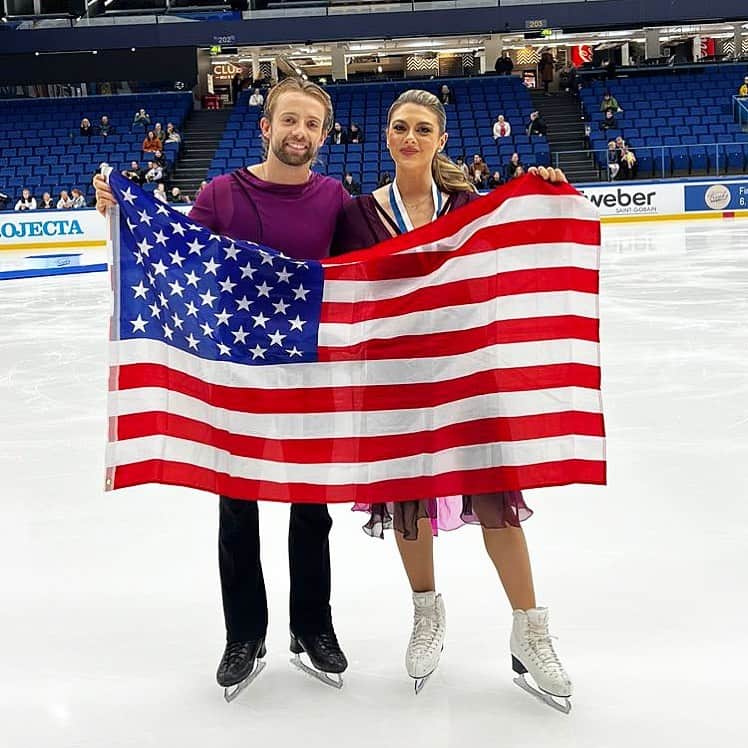 ケイトリン・ホワイエクのインスタグラム：「Great weekend here in Finland! Thank you to everyone for their support as we kick off the season and kiitos to the crowd who came to cheer for the athletes today in Espoo! We’re excited to get back and continue training for our Grand Prix approaching soon! 🤍」