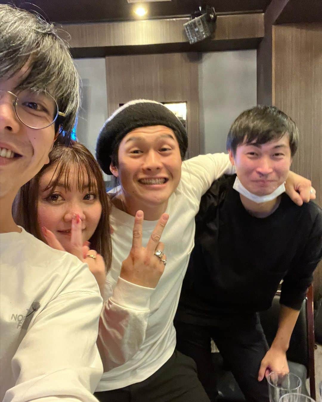 桃沢健輔さんのインスタグラム写真 - (桃沢健輔Instagram)「サンシャイン池崎さんの第8回単独ギャラクシー「グラップラーZAKI」 ありがとうございました！  池崎さんの単独は３年ぶりで、 我々はデビューの年から毎回出させていただいてての4回目でした  毎回長尺のコントに出させて頂いているのですが、 もう少し頑張って、また来年、ちゃんと勉強させて頂けたら何よりです。 人生で初めて髪を染めました。 今年も今年とて非常に楽しかったです！！！！！  配信アーカイブが1週間、15日まであるそうなのでぜひ！！！！」10月10日 2時15分 - momozawa_kinnokuni