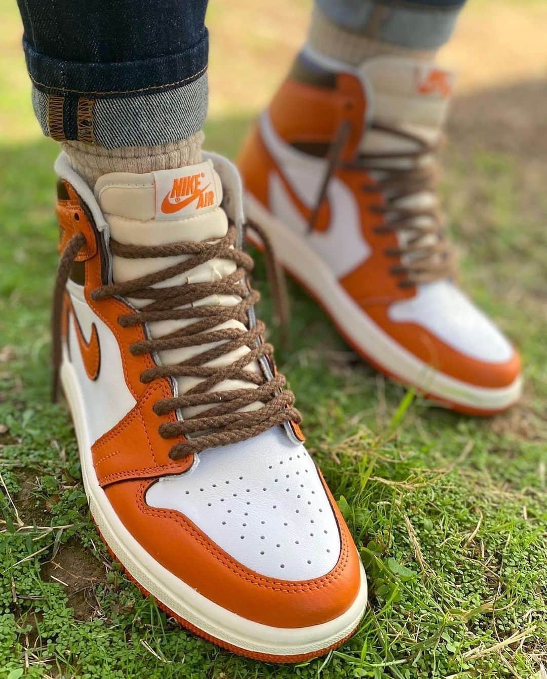 Sneakgalleryのインスタグラム：「The Air Jordan 1 #Starfish High OG on-feet! 🍊Dropping October 27th in WMNS Preschool & Toddler sizing.」