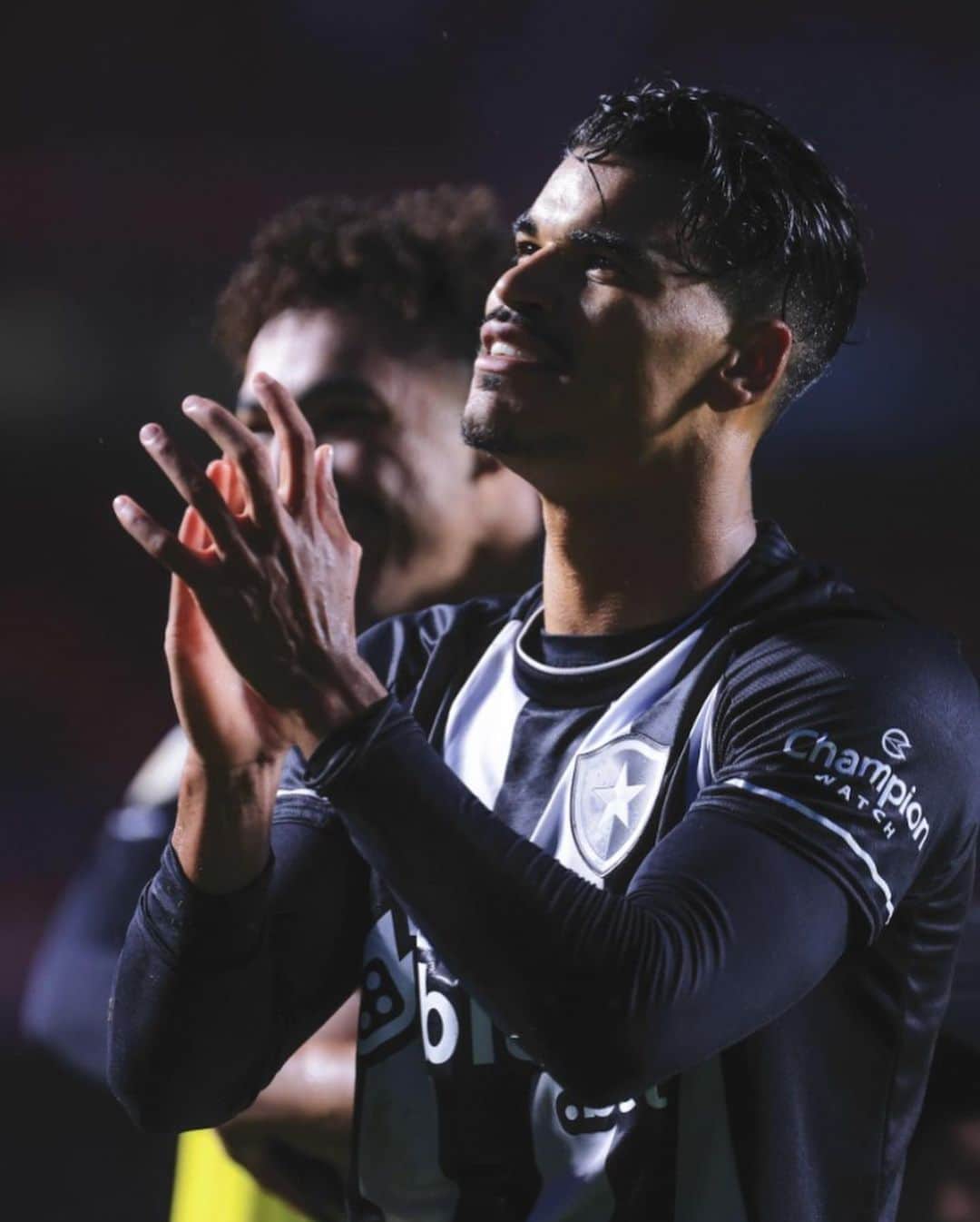 ダニーロ・バルボサのインスタグラム：「Vitória importante no campeonato! 🙏🏾 Obrigado a todos os botafoguenses que compareceram ao Morumbi para nos apoiar. Seguimos em busca do nossos objetivos! 🔥⭐️ @botafogo +3 ⚽️」