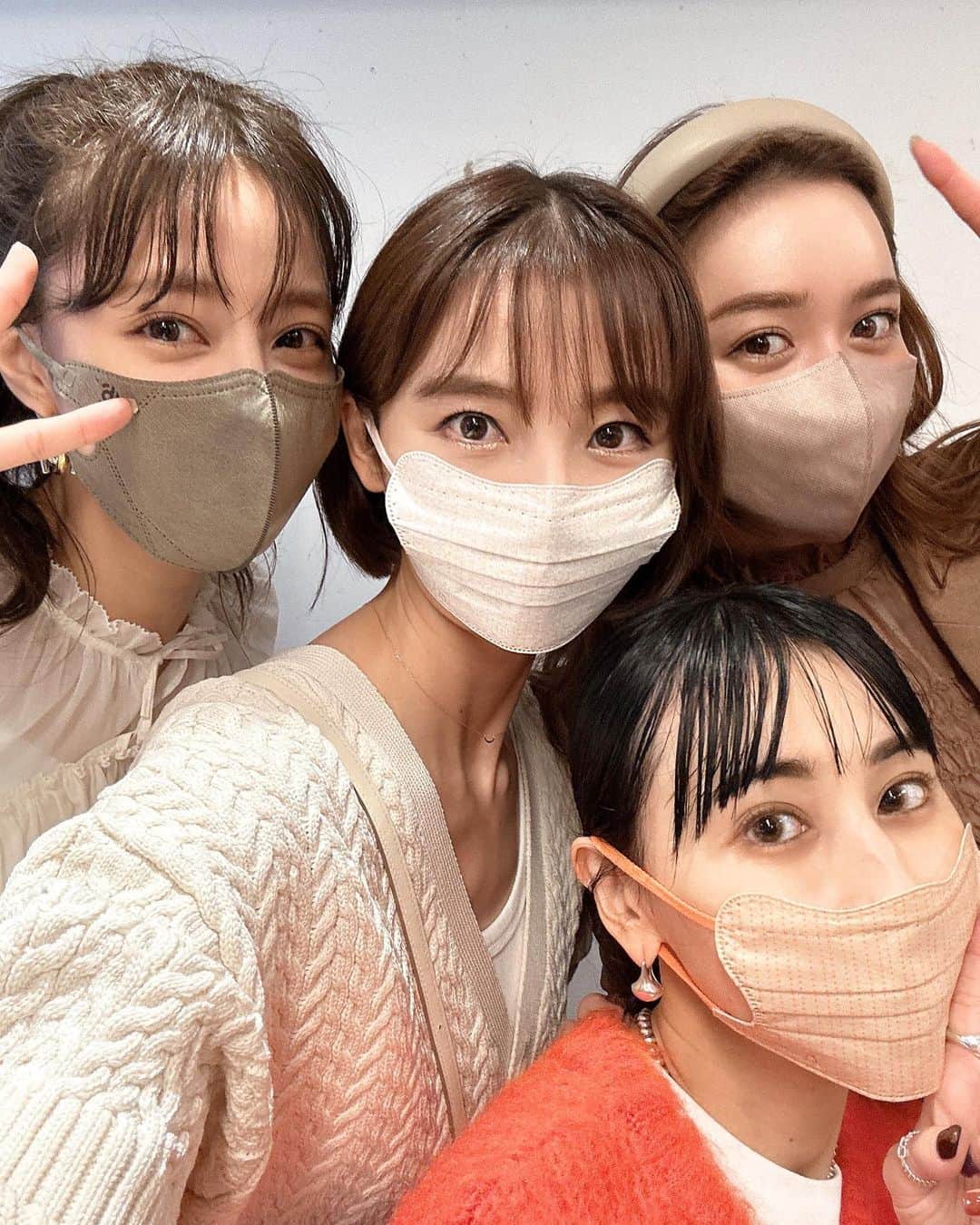 篠田麻里子のインスタグラム：「初フリマ✨ 丁度家の衣替えをしてたタイミングで、もえぴに誘ってもらい急遽フリマ初参戦😂 お洋服とか帽子とか溜めまくってたから、大事に使ってくれる人のところに行ってくれるの嬉しいね♻️  小物まで全て完売で本当感謝です✨🫡  子供たちの児童館のおもちゃなどを買ってもらえるように、今回のフリマ私の分、売り上げ寄付します♡ またお知らせしますね！  気持ちの良い1日でした！ 来てくれた皆さんありがとうございました♡  #フリマ」