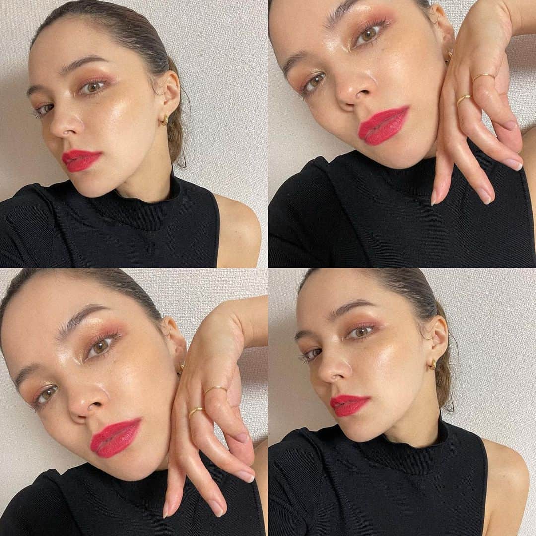 ステファニーのインスタグラム：「💋💋💋 先日の @valentino.beauty のメイク。 DMでちゃんと見たいという声を頂いたので。 REDにGOLDのメイクです。 攻めた配色だと思ったけど、こんなにもちゃんと馴染む なんて、ビックリ！！ #love #makeup #cosmetics #valentinobeauty」