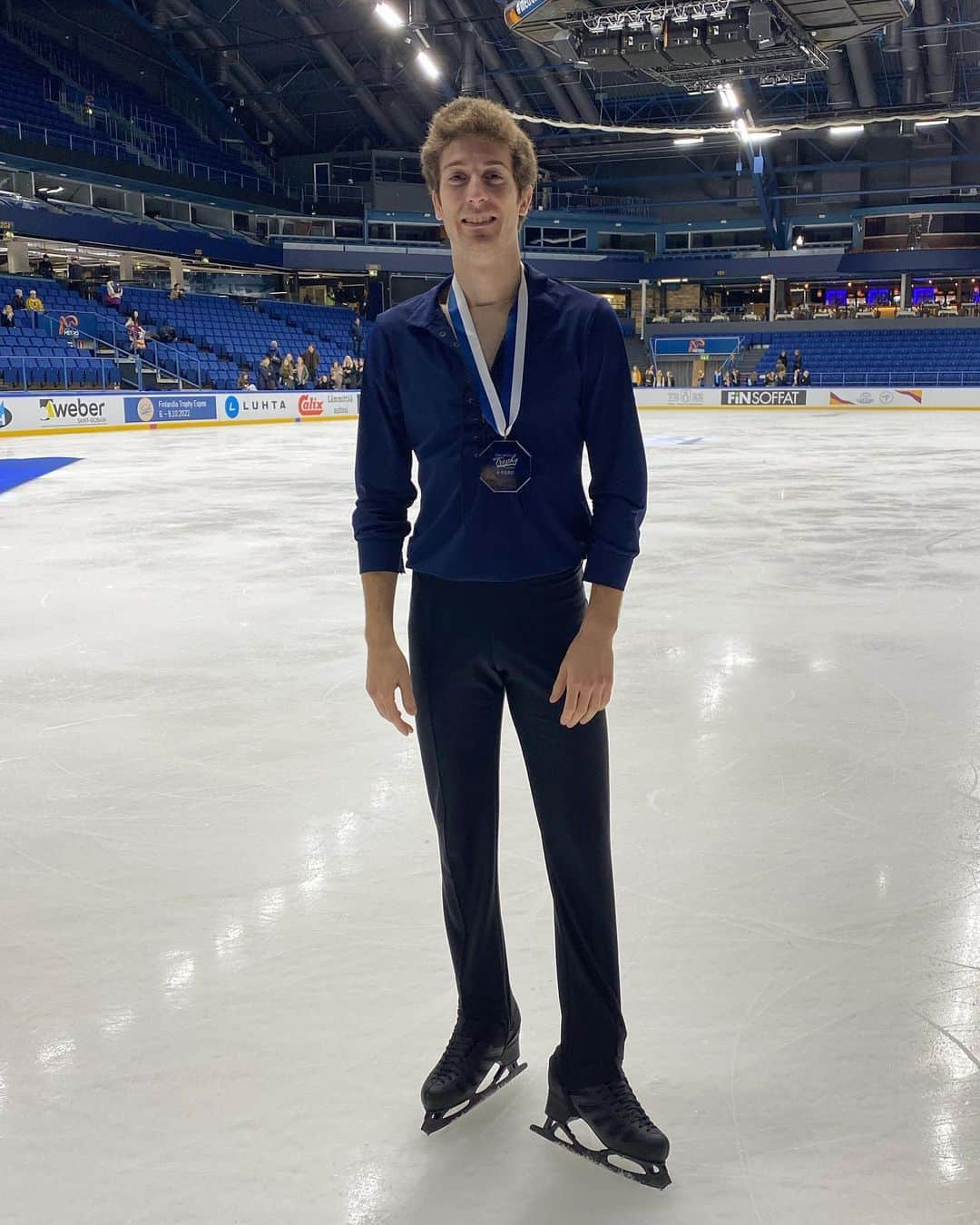 モリス・クヴィテラシヴィリのインスタグラム：「With the beginning🥈  My first competition this season in Finland🇫🇮  Everybody thank you❤️  kiitos kaikesta :)  #moriskvitelashvili #teamtutberidze #figureskating #finlandiatrophy #finland #espoo」