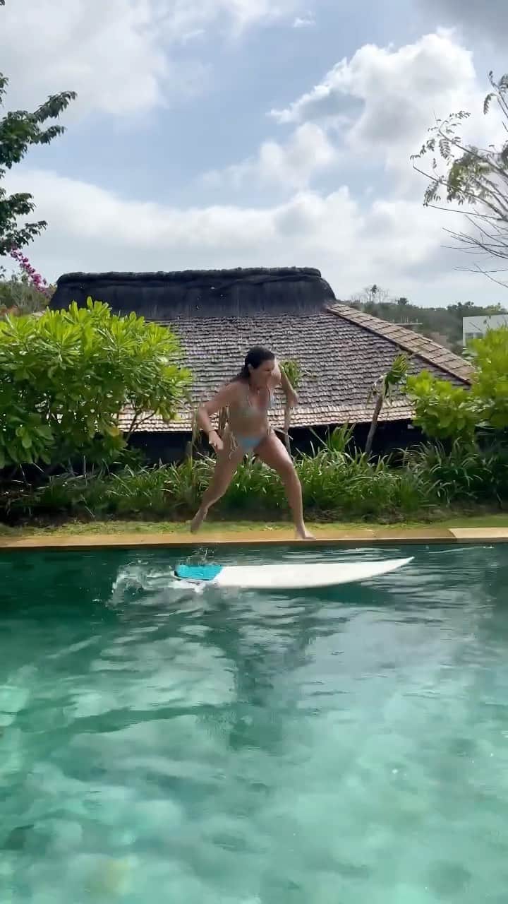 アナスタシア・アシュリーのインスタグラム：「Bali villa dreams @suargapadangpadang」