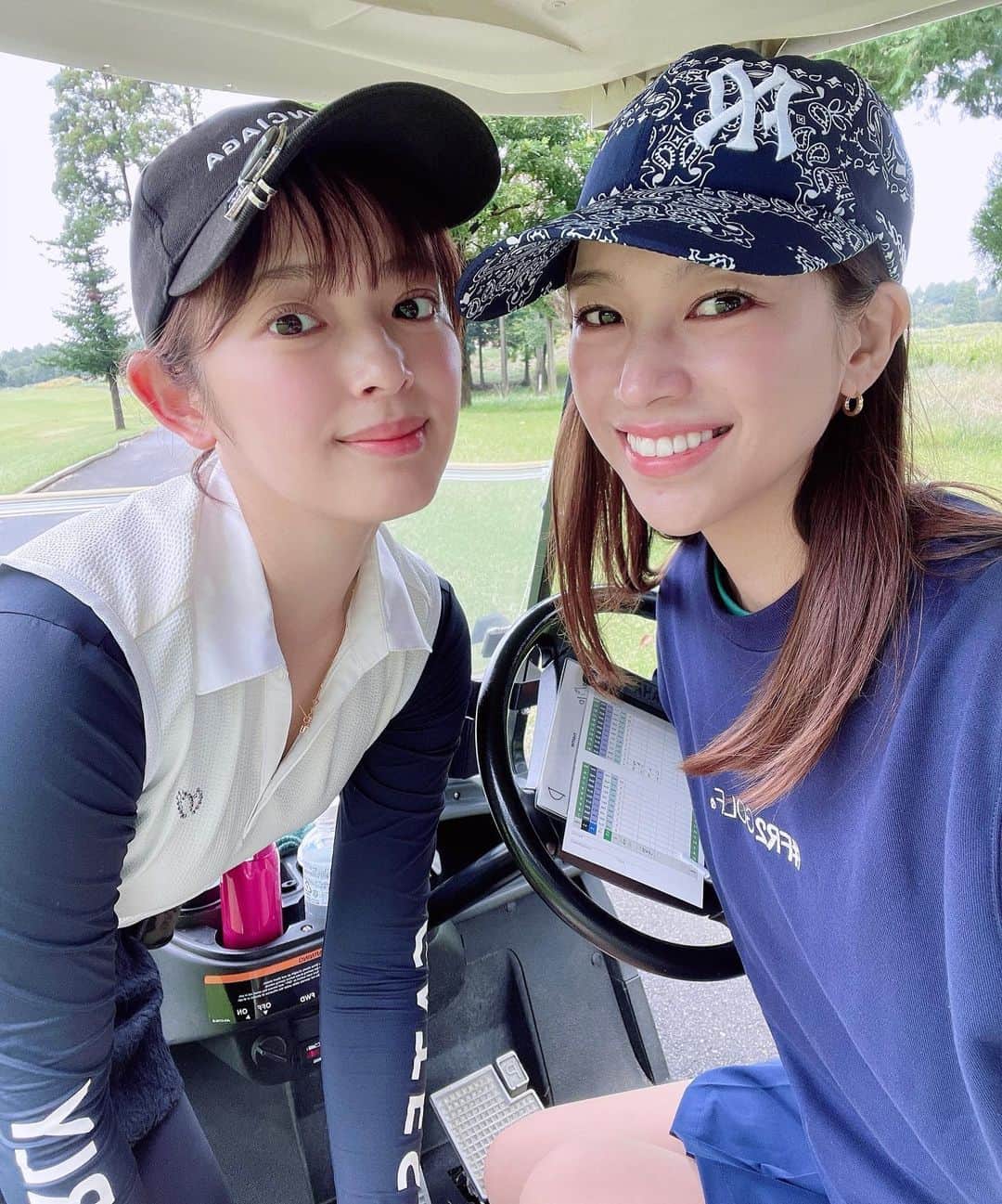 紺野ゆりのインスタグラム：「ゴルフ🍁🏌️‍♀️ こないだヒロインバトルでお友達になったほのかちゃんと♡  ヒロインバトル、 BS12で毎週日曜日18:30です📺 今週末も見てね💕  #yurigolf🦋 #ヒロインバトル #golf#golfswing#ゴルフスイング#golfwear#ゴルフ女子#골프#골프스윙#골프여자 #ゴルフウェア」