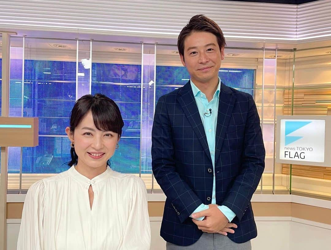 小松正英さんのインスタグラム写真 - (小松正英Instagram)「. 2週間に渡って #TOKYOMX の夜のニュース #newsTOKYOFLAG を担当しました。  ご覧頂いた皆さん、ありがとうございました！  メインキャスター平井さん、日毎に変わるゲストの皆さんと 「東京の現在」をお伝えする中で、 自身にとっても改めて考えさせられる2週間になりました。  今週からはまた 火曜〜木曜👉🏿ショートニュース 金曜👉🏿夜ニュース　の担当に戻ります！  引き続き宜しくお願いします！！  ここぞとばかりに、ずっと狙っていた平井さんとの写真を たくさん撮ってもらいました📸笑  せっかくなのに、笑顔が引き攣ってます。笑 . . . #TOKYOMX #newsTOKYOFLAG #平井理央 キャスター  改めてOff ShotもUPします📸笑」10月10日 16時50分 - masa_fb.ank