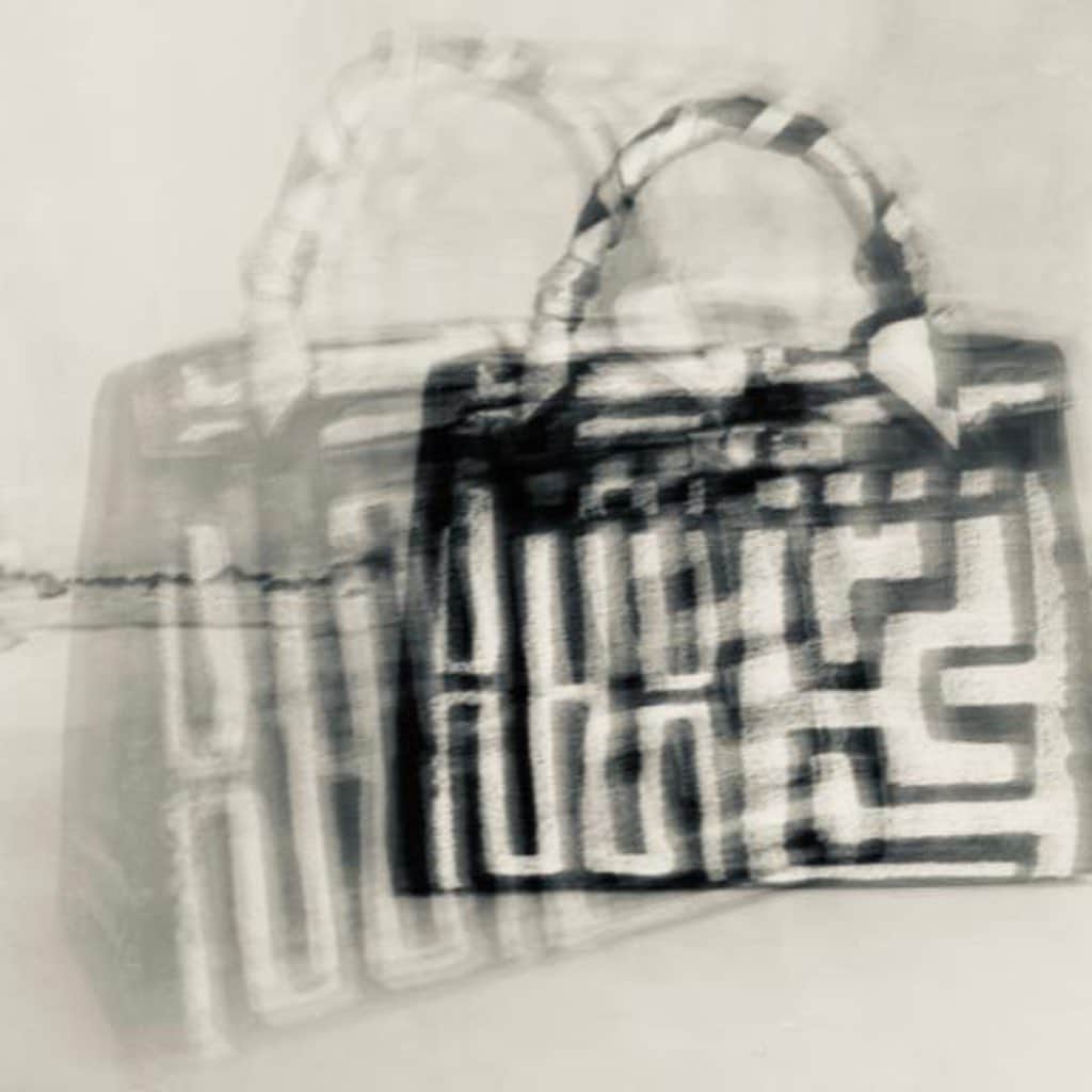 ジェイアーのインスタグラム：「The Vintage Iconic Hermes Bag X Jay  Ahr Collection  “Kuba Kingdom” Hermes Kelly 28 Provenance: Paris, France 2001 Yarn Embroidery by Jay Ahr  #hermes #jayahr #jonathanriss #kelly #birkin #constance #hermes #embroidery #sustainable #Art #iconsxjayahr #everyhumanisanartist #kuba #bogolan #Congo」