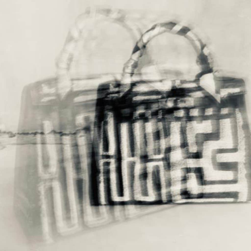 のインスタグラム：「The Vintage Iconic Hermes Bag X Jay  Ahr Collection  “Kuba Kingdom” Hermes Kelly 28 Provenance: Paris, France 2001 Yarn Embroidery by Jay Ahr  #hermes #jayahr #jonathanriss #kelly #birkin #constance #hermes #embroidery #sustainable #Art #iconsxjayahr #everyhumanisanartist #kuba #bogolan #Congo」