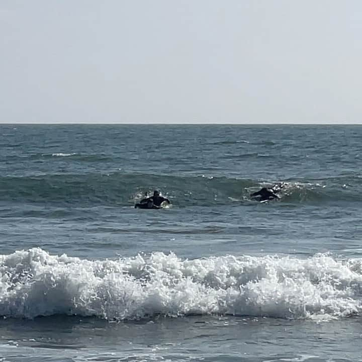 ムン・テイルのインスタグラム：「First surfing」