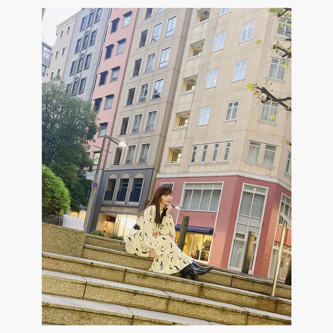 塩地美澄のインスタグラム：「【DVDお渡し会】 岩手や仙台など東北から わざわざ上京して下さった方も🙏 アナウンサー時代に秋田市内で街頭インタビューをさせていただいた方との再会にはビックリでした！  ㊙︎トークショーもお楽しみいただけましたか? ご参加の皆さま有難うございました☺️  🔻カレンダーイベント 11/5（土）12時〜開催決定 詳細はハイライトからご確認ください🔻  ✅イメージDVD「艶やか美」発売中  ✅写真集『瞬間（とき）』発売中  ✅2023年カレンダー 発売中 ※お渡し会を11/5（土）開催予定 #塩地美澄」