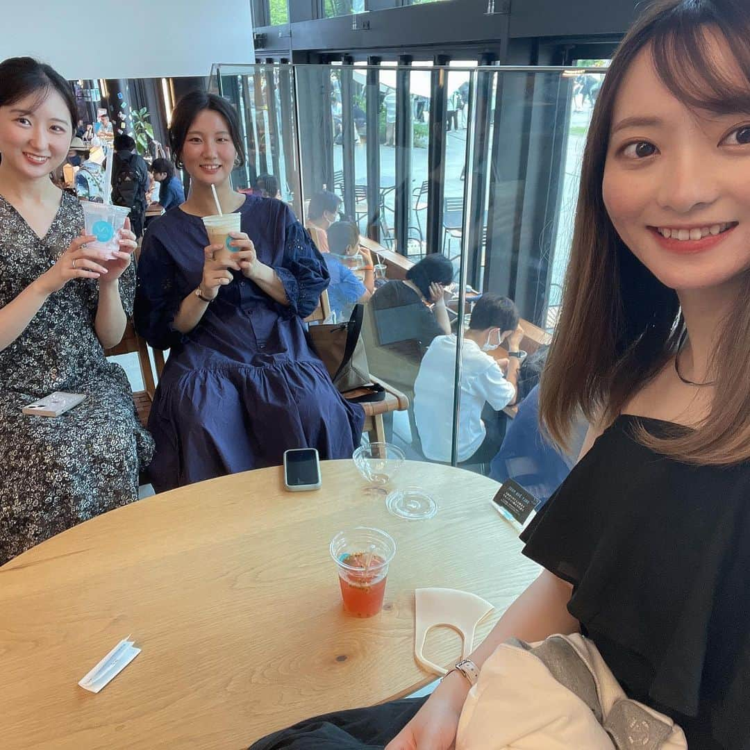 宮坂亜里沙さんのインスタグラム写真 - (宮坂亜里沙Instagram)「なっちゃんのお誕生日会 at SORANO HOTEL🤍  #時差投稿 #幼馴染 #ホカンス   毎年お祝いしてるけど、初めてプチ旅行！大満足なホテルでした🤲 きっと近くでご飯食べるから夕食なしプランでいいよね〜とノープランで行って、インフィニティプール入ってたらBBQのいい香りがしてきて完全に肉気分になったので近くのシュラスコを当日予約☝🏻ダメ元で誕生日なんですけど〜って伝えたら用意しますって言ってもらえて、皆んなでそわそわしてたらハッピーバースデー(イケイケ版)のメロディが、、！と思ったら他の席の方だった動画今見てもおもしろすぎる🤣(伝われ  #なっちゃんおめでとう🎉 #インフィニティプールぽつん写真 #全然映えなかった #正確には幼馴染プラス1」10月10日 18時23分 - arsmysk