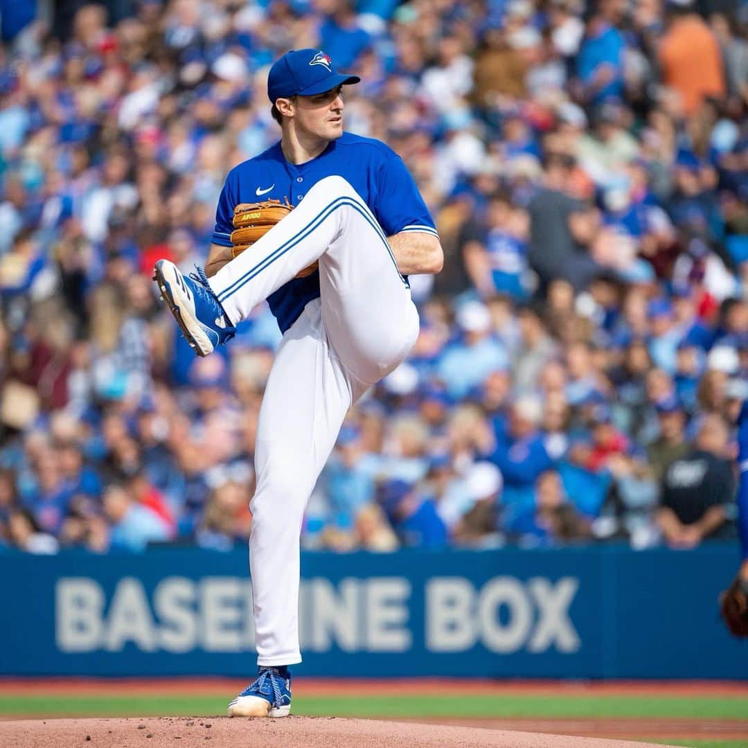 ロス・ストリップリングのインスタグラム：「The 2022 season came to a close quicker than we all expected. Thank you to everyone who helped make it one of the most memorable seasons yet! Toronto was so welcoming to me and my family, we loved every minute of it. As always, @shelbygstripling was a rockstar and I’m so lucky to have her alongside me in this crazy life. On to the 2023 season and whatever it brings. Go Jays!」