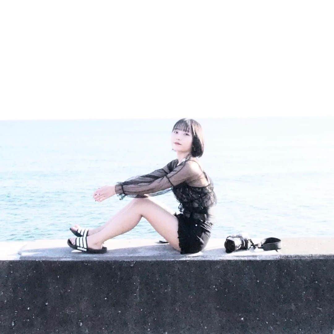 白釈迦遺さんのインスタグラム写真 - (白釈迦遺Instagram)「. 海を感じる時。」10月11日 4時31分 - shaka_yui
