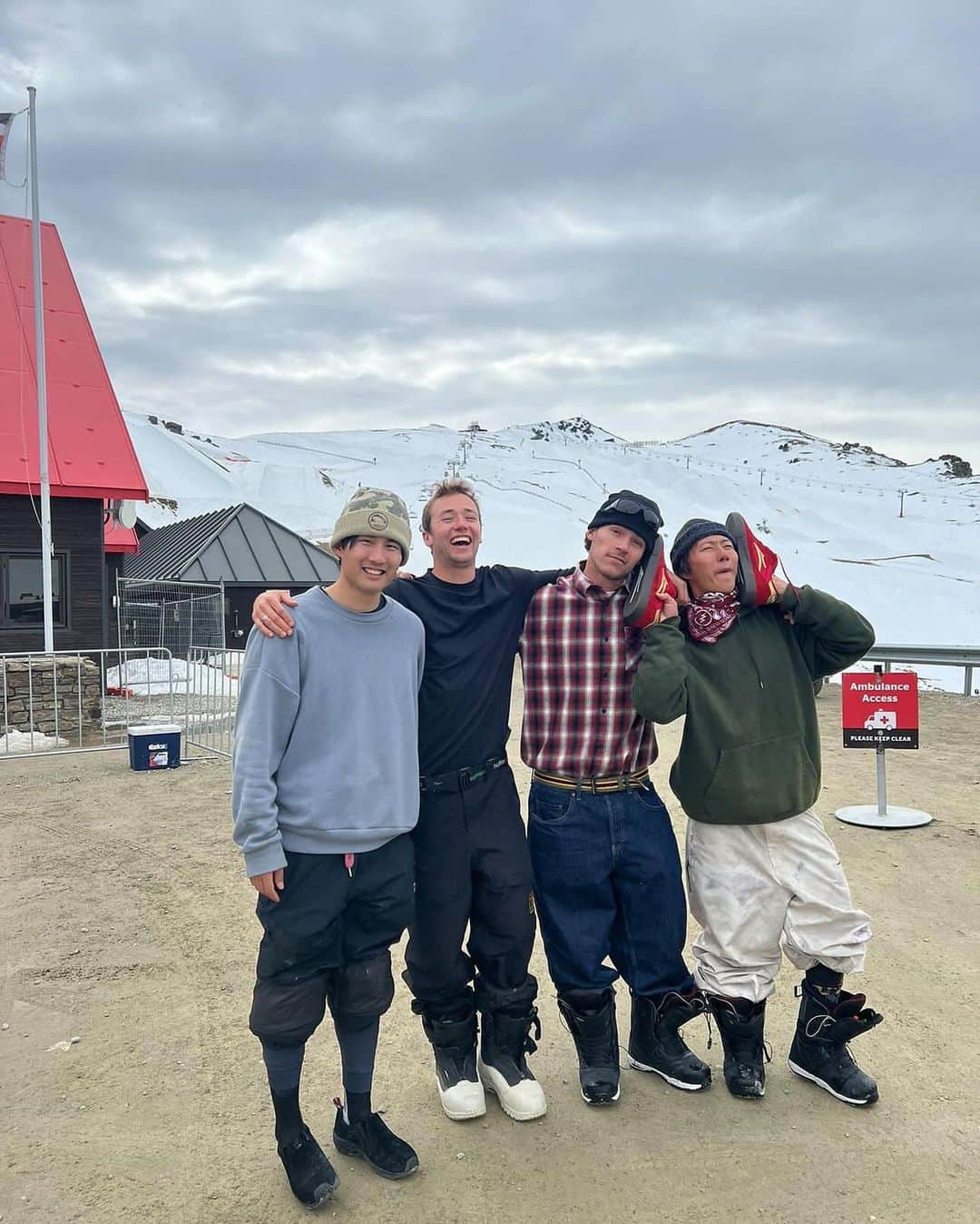 飛田流輝さんのインスタグラム写真 - (飛田流輝Instagram)「mini pipe session🌊🏄‍♂️🌸🇳🇿 📸　@who.is.photo  @willraise_official  @volcomjapan #volcomjapan  #snowboad#snowboarding #スノーボード #harfpipe」10月10日 20時20分 - rukitobita