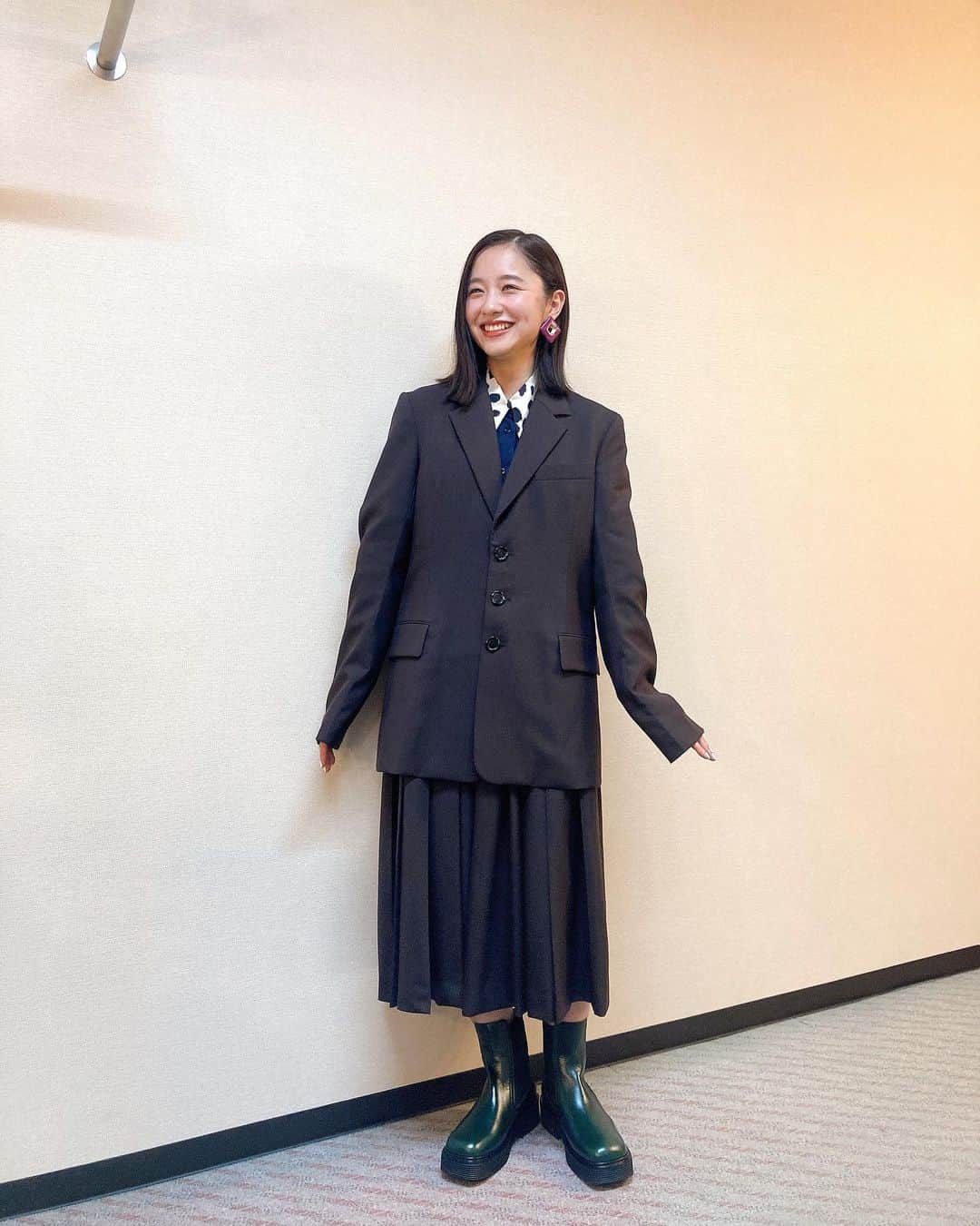 堀田真由のインスタグラム：「・ 今日のお衣装 大好きなセットアップでした🤎🏹 @marni かわいい。」
