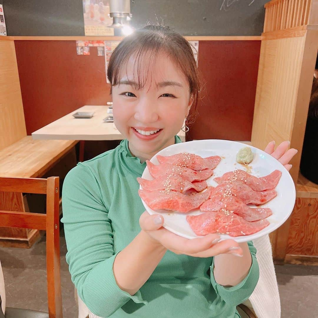 寺本明日香のインスタグラム：「現役時代から お世話になっている焼肉屋へ♡ ・ ・ いつも元気を ありがとうございます！笑 #焼肉牛縁」