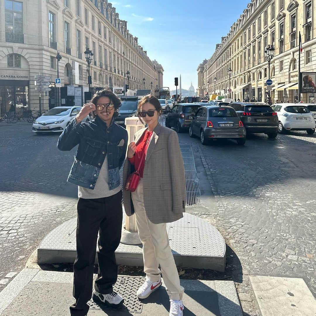 Reikaさんのインスタグラム写真 - (ReikaInstagram)「Parisian walk on a sunny day with my favorite people and favorite outfit 😎  I’m obsessed with the cardigans and pants from @maisonalexandragolovanoff   日本にまだ入ってきてないこのブランド @maisonalexandragolovanoff  パンツやカシミアのニット 全て絶妙な形や着心地 がんばりすぎてない、なんともいえない この雰囲気が好き💕  #maisonalexandragolovanoff  #alexandragolovanoff  #parisianstyle  #ootd」10月10日 21時06分 - reikamarianna