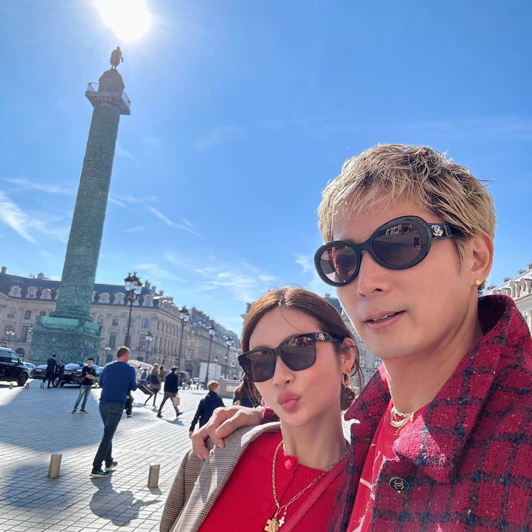 Reikaさんのインスタグラム写真 - (ReikaInstagram)「Parisian walk on a sunny day with my favorite people and favorite outfit 😎  I’m obsessed with the cardigans and pants from @maisonalexandragolovanoff   日本にまだ入ってきてないこのブランド @maisonalexandragolovanoff  パンツやカシミアのニット 全て絶妙な形や着心地 がんばりすぎてない、なんともいえない この雰囲気が好き💕  #maisonalexandragolovanoff  #alexandragolovanoff  #parisianstyle  #ootd」10月10日 21時06分 - reikamarianna