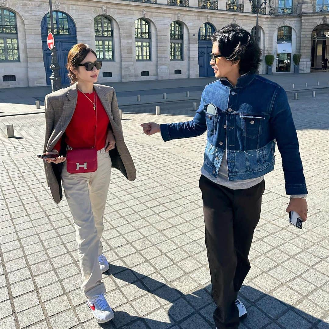 Reikaさんのインスタグラム写真 - (ReikaInstagram)「Parisian walk on a sunny day with my favorite people and favorite outfit 😎  I’m obsessed with the cardigans and pants from @maisonalexandragolovanoff   日本にまだ入ってきてないこのブランド @maisonalexandragolovanoff  パンツやカシミアのニット 全て絶妙な形や着心地 がんばりすぎてない、なんともいえない この雰囲気が好き💕  #maisonalexandragolovanoff  #alexandragolovanoff  #parisianstyle  #ootd」10月10日 21時06分 - reikamarianna