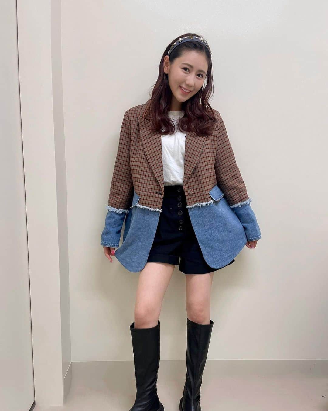 西野未姫のインスタグラム：「最近運動してるから足少し細くなった気がする😳✨✨  #私服 #韓国で買ったジャケット #どうですか」