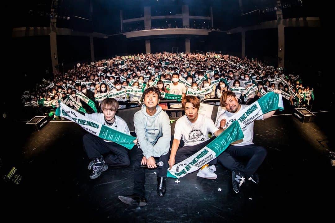 としみつのインスタグラム：「2022.10.10 川崎CLUB CITTA'  大阪に引き続きサンキューでした🔥 川崎の熱量ハンパなかったぜ！ 今日はパンツ破れませんでしたっ  次のLIVEは今週土曜の「とよフェス」です！愛知県豊橋市で待ってるぜ🔥  #TOSHIMITSU」