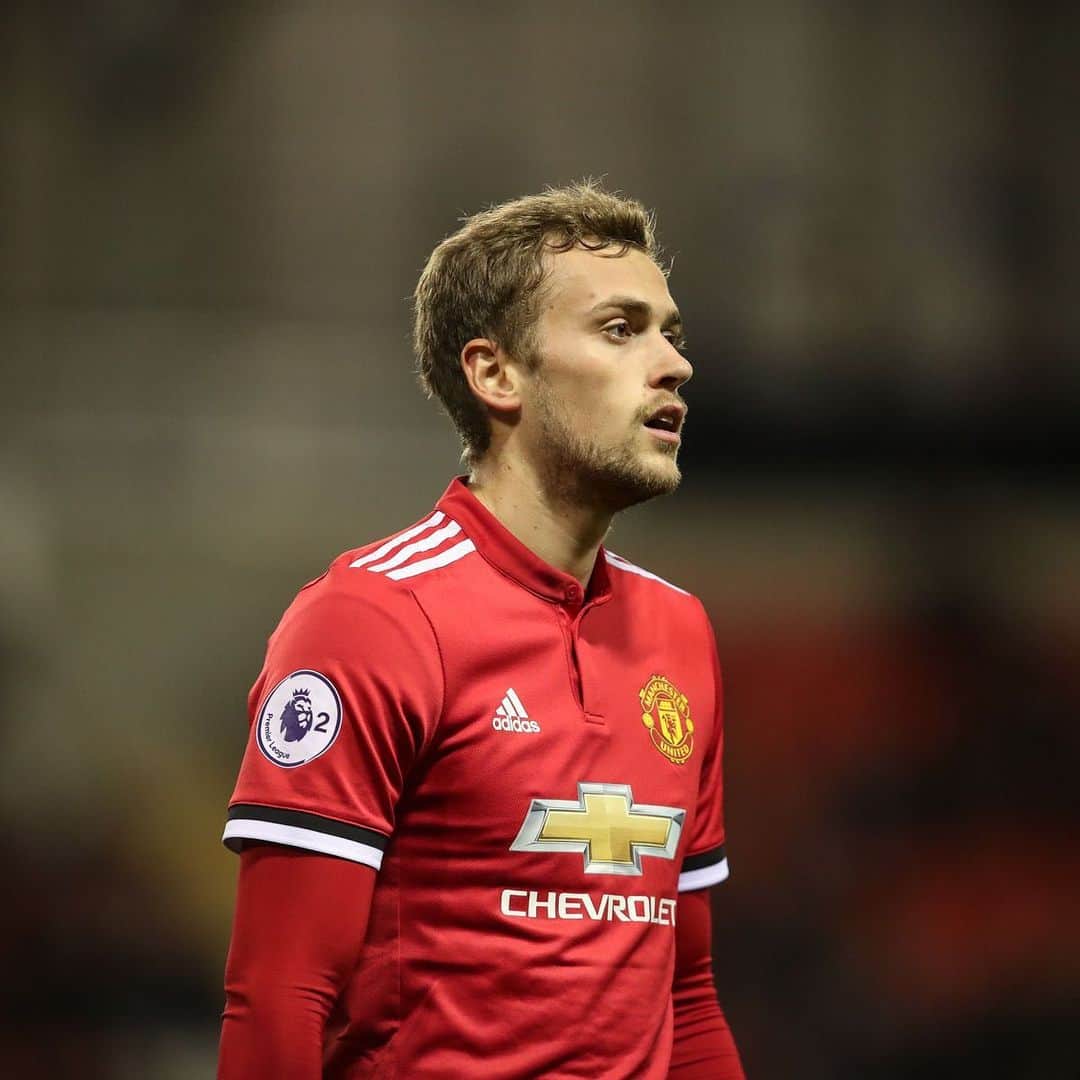 ジェームズ・ウィルソンのインスタグラム：「Today is World Mental Health Day. I, like so many others, have a constant battle with myself.   Over the years, the many ups and downs that football brings have impacted my mental health and there’s been times where I didn’t know whether I could or should continue. The last year has been a testament that those thoughts will pass and things will get better. Although those feelings may not disappear, the joy will return and things will get easier.   If you’re reading this and struggling, please know that you’re not alone. Take the time today to check up on those close to you or those you haven’t heard from for a while. There is ALWAYS a way out of even the darkest of times.   Mind 0300 123 3393 mind.org.uk  Samaritans 116 123 samiritans.org  CALM 0800 58 58 58 thecalmzone.net  Anxiety UK 03444 775 774 anxietyuk.org.uk」