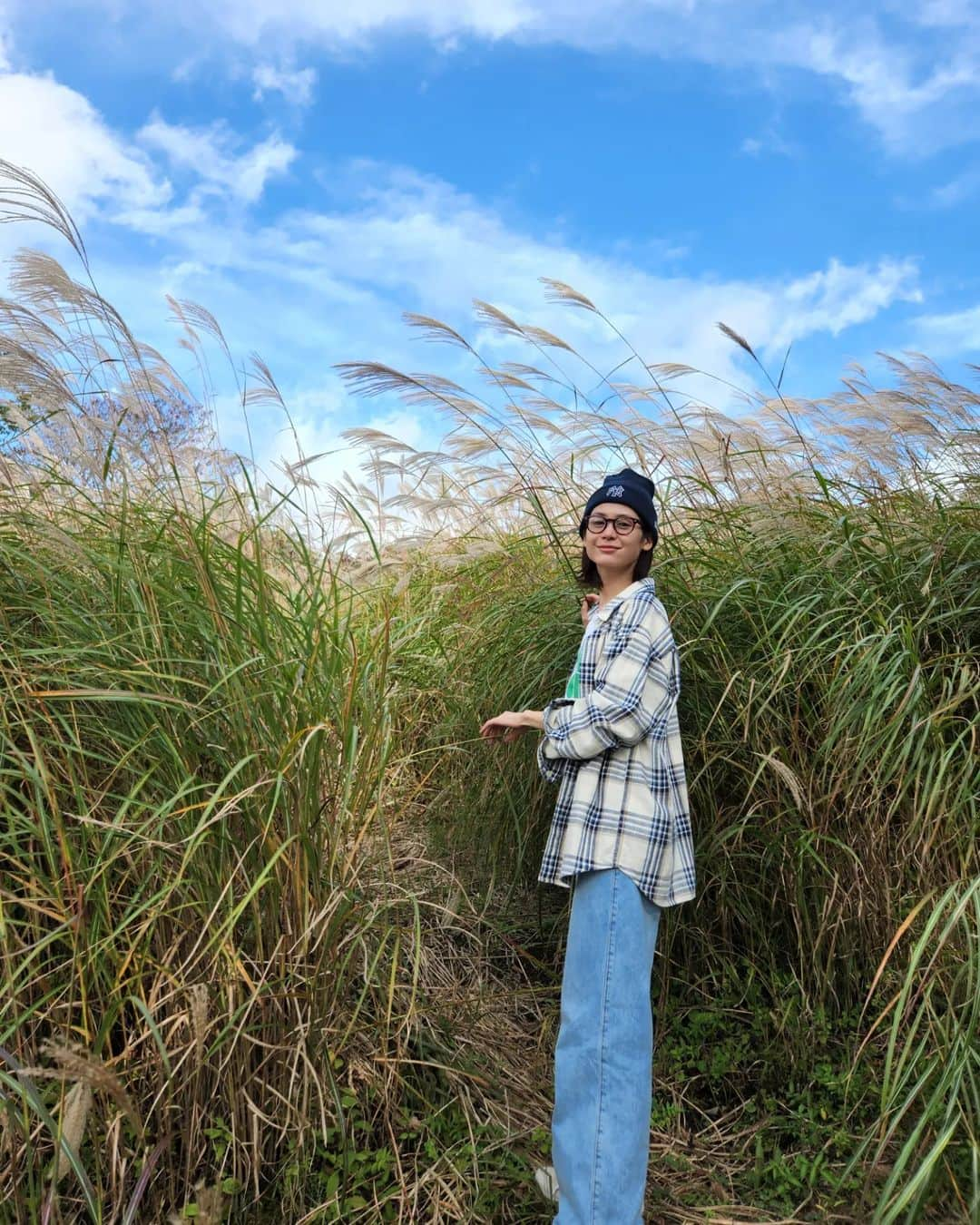 福田メイコのインスタグラム：「富士八景へ寄り道🌾🌾🍂🗻 久しぶりの泊まりのキャンプも温泉も、世間は狭いなと笑えるハプニングも(笑) あー最高でした  #私の連休#富士八景#絶景見るとだいたい拝みます🙏」