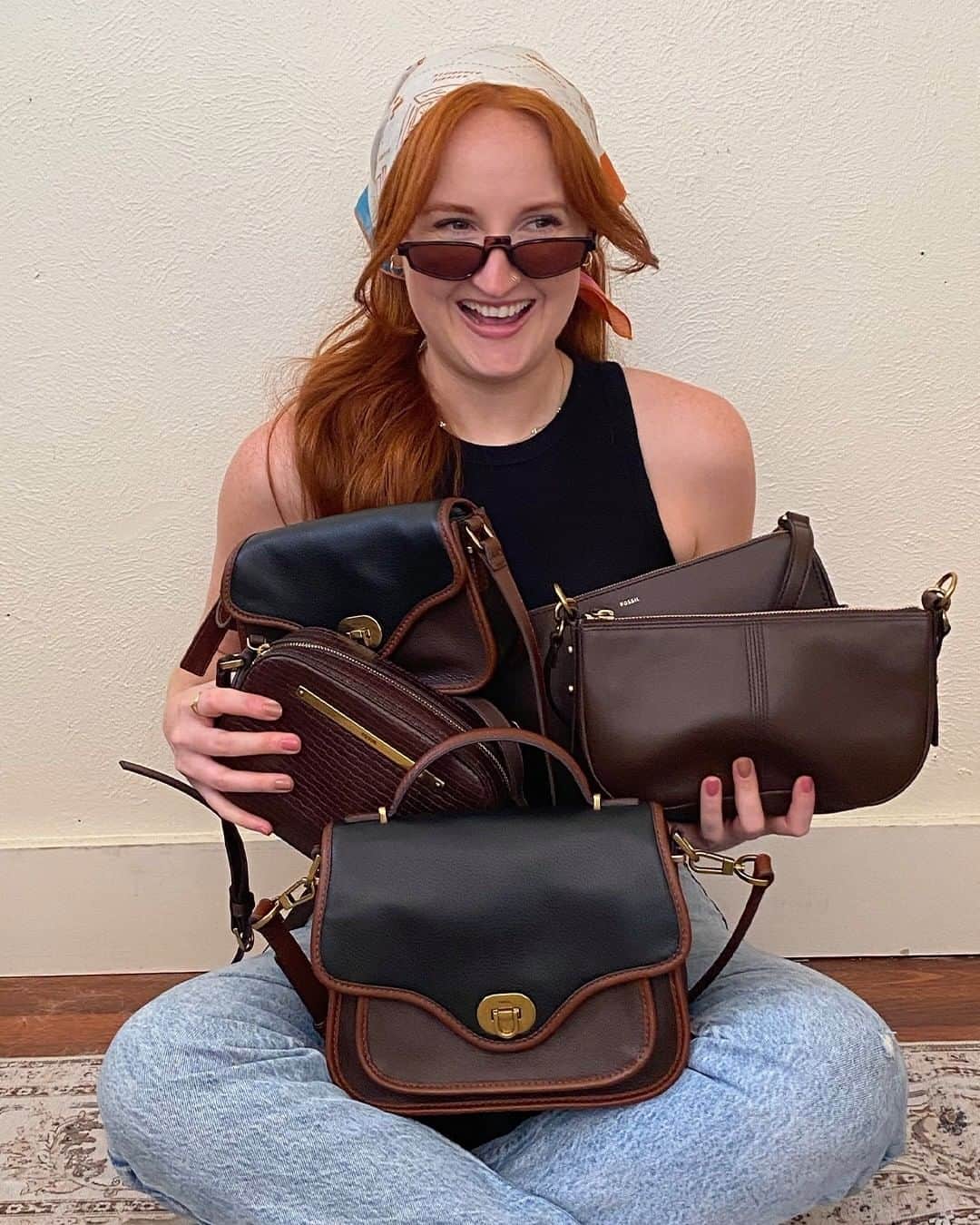 fossilのインスタグラム：「We heard it’s #NationalHandbagDay, so we couldn’t just pick one💁‍♀️🤎」