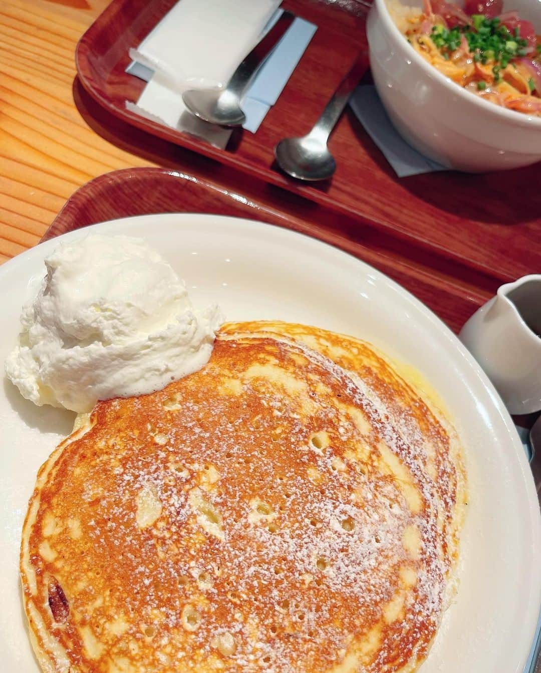 田中れいなさんのインスタグラム写真 - (田中れいなInstagram)「. ずっと食べたかったパンケーキ食べれた🥞💕 ここ、ご飯も全部おいしい🥰 ・‥…━━━☞・‥…━━━☞ #れーなこーで #EMODA #PAGEBOY #パシフィックドライブイン  #パンケーキ」10月10日 23時33分 - tanakareina.lovendor