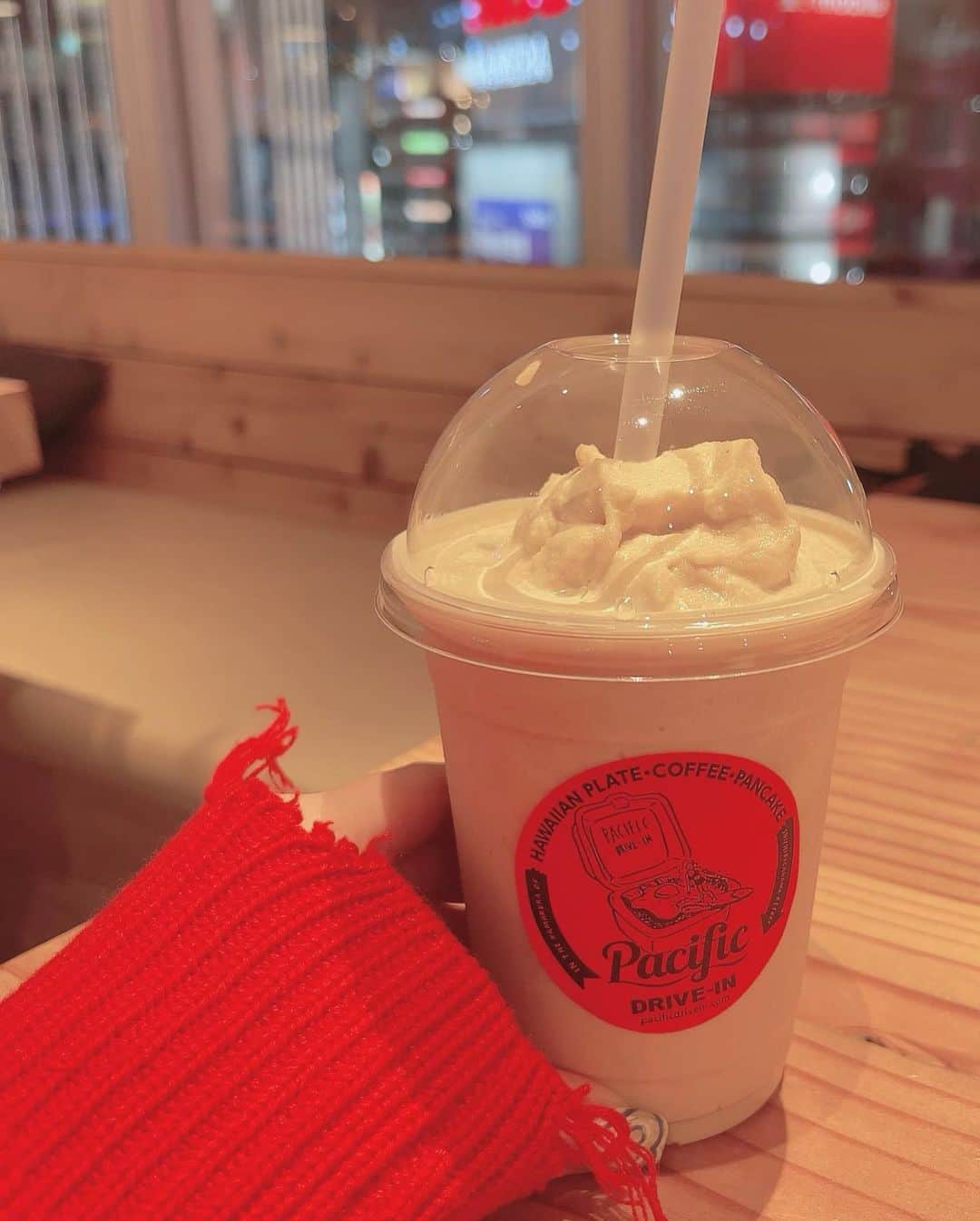 田中れいなさんのインスタグラム写真 - (田中れいなInstagram)「. ずっと食べたかったパンケーキ食べれた🥞💕 ここ、ご飯も全部おいしい🥰 ・‥…━━━☞・‥…━━━☞ #れーなこーで #EMODA #PAGEBOY #パシフィックドライブイン  #パンケーキ」10月10日 23時33分 - tanakareina.lovendor