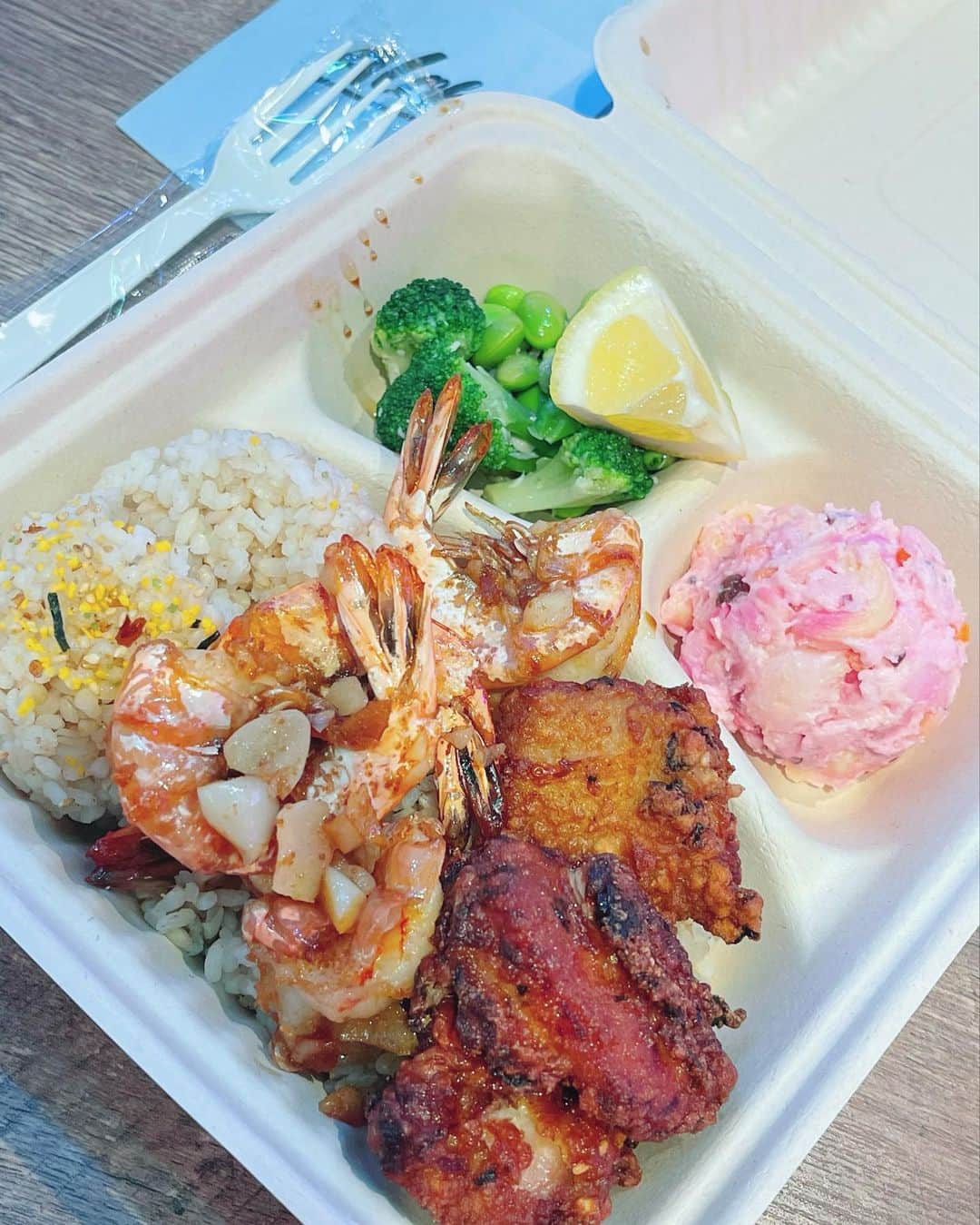 田中れいなさんのインスタグラム写真 - (田中れいなInstagram)「. ずっと食べたかったパンケーキ食べれた🥞💕 ここ、ご飯も全部おいしい🥰 ・‥…━━━☞・‥…━━━☞ #れーなこーで #EMODA #PAGEBOY #パシフィックドライブイン  #パンケーキ」10月10日 23時33分 - tanakareina.lovendor