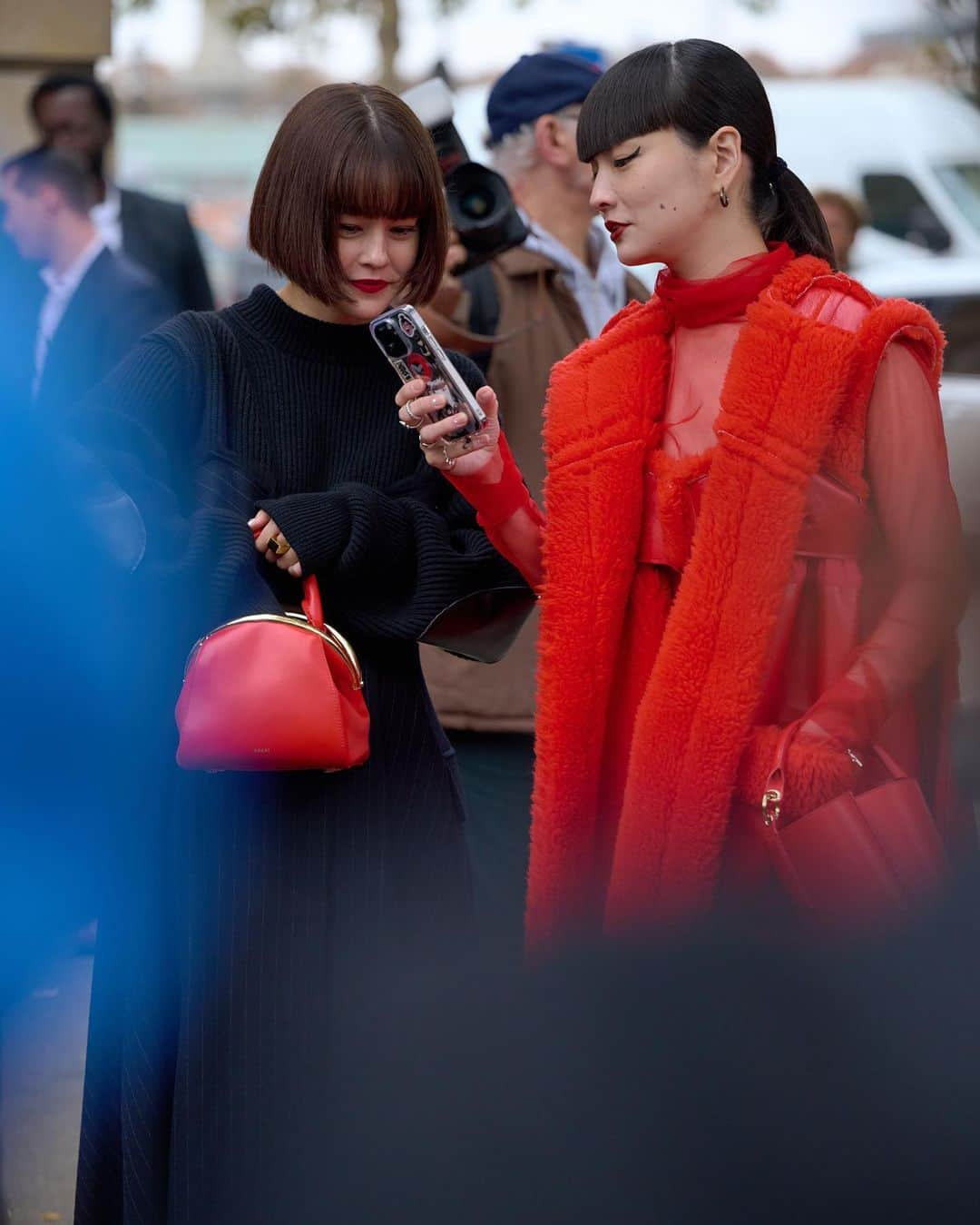 秋元梢さんのインスタグラム写真 - (秋元梢Instagram)「with @okss2121 🖤👯‍♀️❤️ #sacai #pfw #emma」10月11日 0時28分 - akimoto_kozue