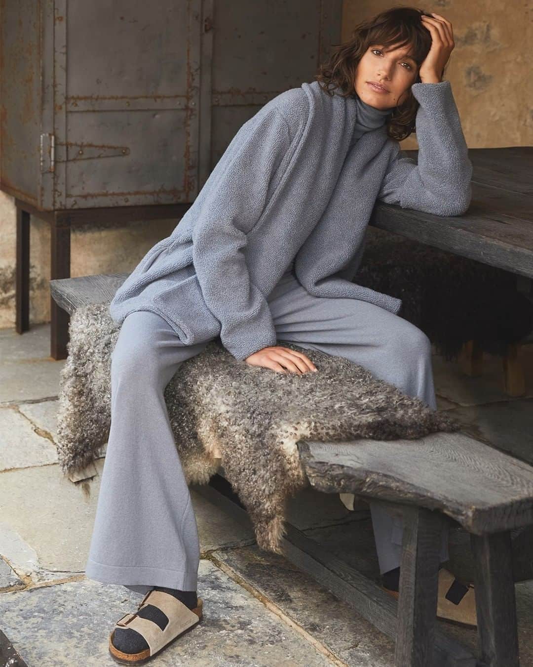 Johnstonsさんのインスタグラム動画 - (JohnstonsInstagram)「You have to touch our soft