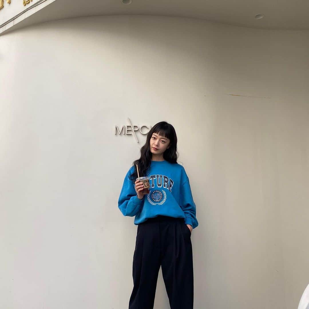 チョン・ソミンのインスタグラム：「🐬🦋💎💙🧊」
