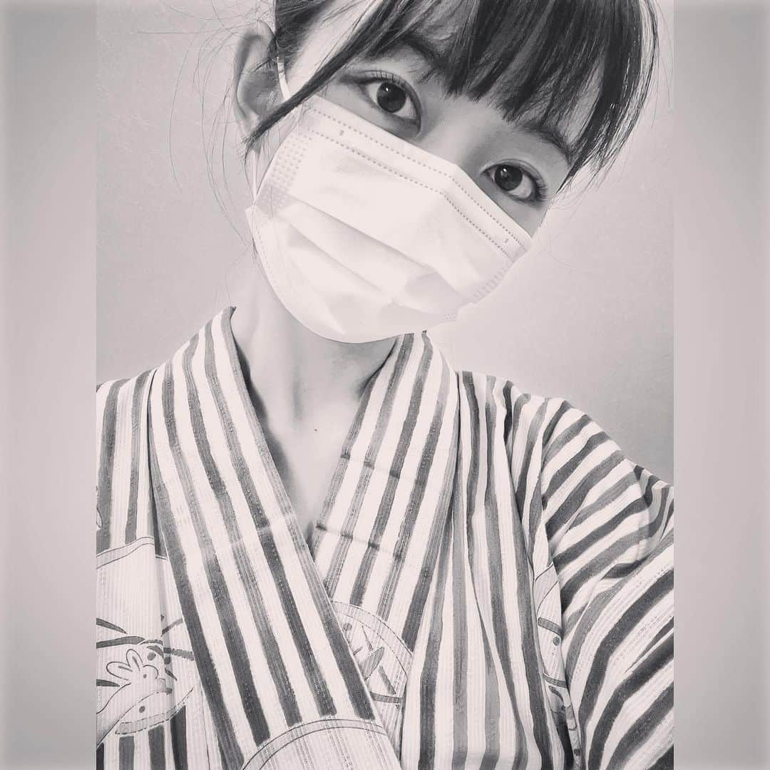 森田涼花のインスタグラム：「女の一生頑張りや。と 江口のりこさんから頂いた浴衣。 袖を通すたび、のりこさんからパワーをもらえる気がして気持ちが引き締まる♡  今日もお稽古頑張るゾー！」