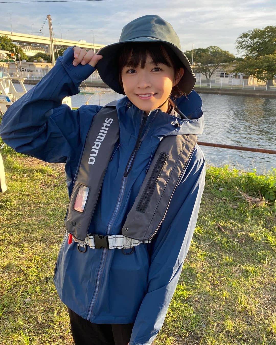 百川晴香さんのインスタグラム写真 - (百川晴香Instagram)「お父さんと東京湾に釣りに行ってきます🎣💓 #釣り #東京湾 #釣り女子 #船釣り」10月11日 6時26分 - momokawaharuka