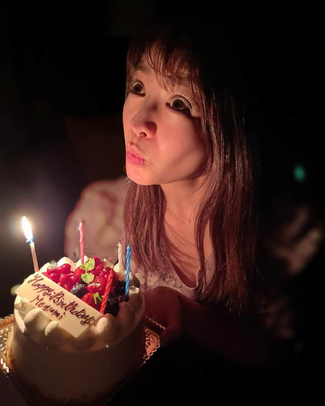 春菜めぐみさんのインスタグラム写真 - (春菜めぐみInstagram)「#birthdayweek !🎉💓 愉快な仲間たちとたらふく🎂を食べて幸せ〜❤️❤️❤️ ． ． いつもありがとう🥰🌹 写真見て思ったけど、 みんなかぶり物用意しすぎじゃない？？🤣👑笑 ． ． #happy #thanku #😘」10月11日 14時56分 - me_haruna.02