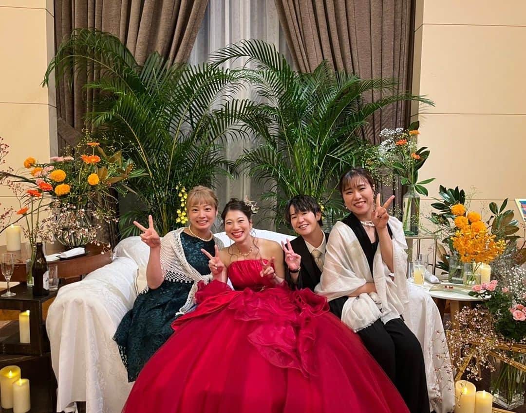永井美津穂のインスタグラム：「2022.10.10 玲那HappyWedding👗💐 今まで見たれいなの中でいっちばん綺麗で可愛かった🤍  ゆみさんとゆりにも会えて いっぱい笑って幸せな時間でした🥹🫶  #happywedding #素敵な式に呼んでくれてありがとう」
