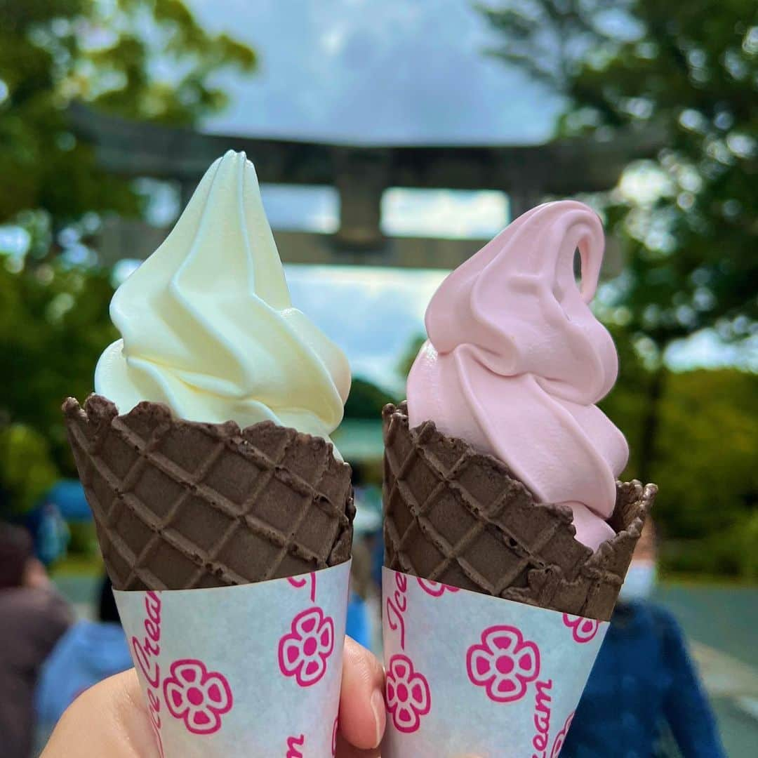 ばってん少女隊さんのインスタグラム写真 - (ばってん少女隊Instagram)「メンバーが食べたのは、あまおうとあまおうミックスで3-3だったそうです。 (ミックスが分からない角度で撮ってしまった🥺)  #ソフトクリーム #🍦 #ばってん少女隊 #ばっしょー」10月11日 10時48分 - but_show.insta