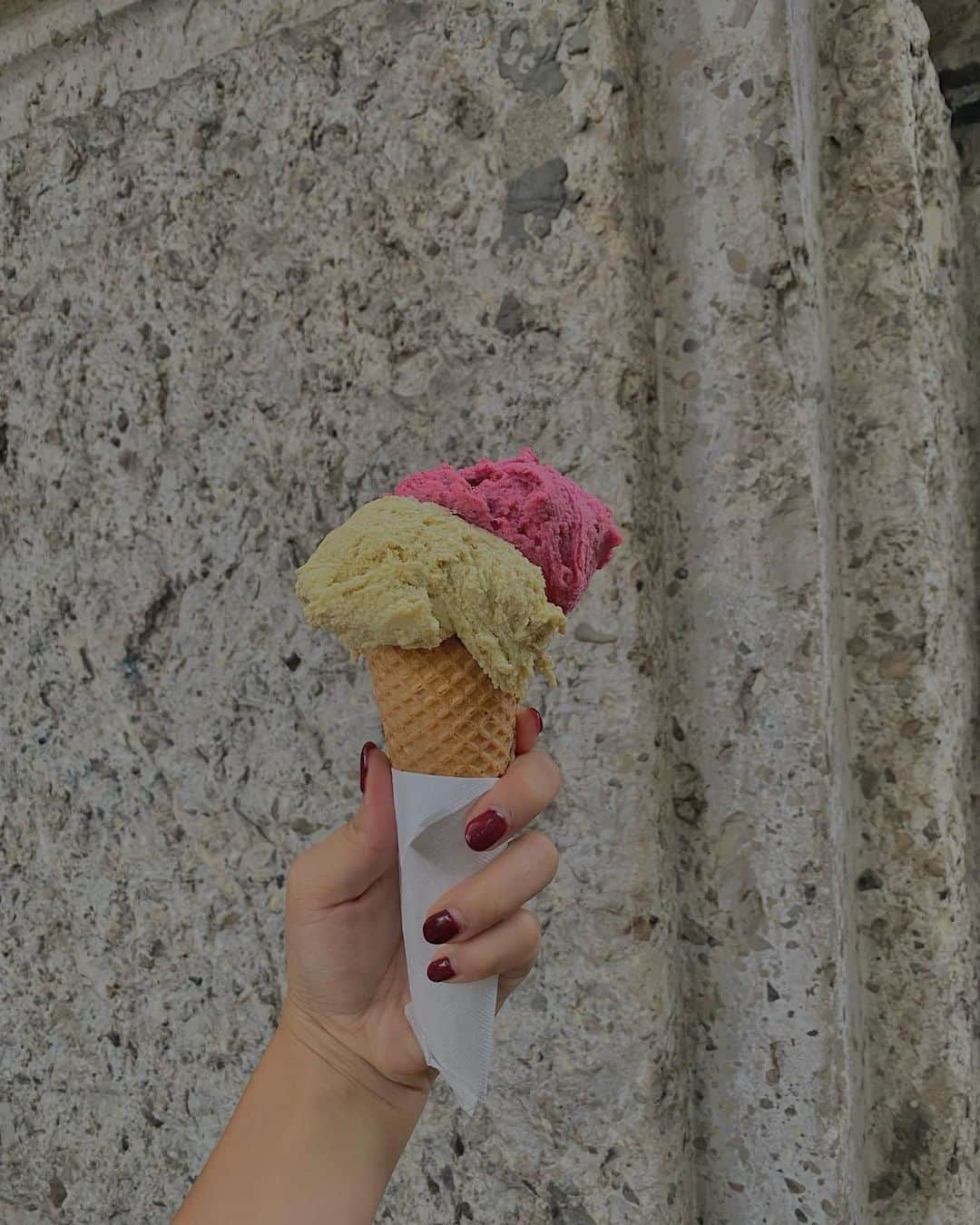 永井美夕さんのインスタグラム写真 - (永井美夕Instagram)「味も食感も全然違った🍦🇮🇹✨  #gelato  #milano  #milan  #mfw  #milanfashionweek」10月11日 11時49分 - miyuu_nagai