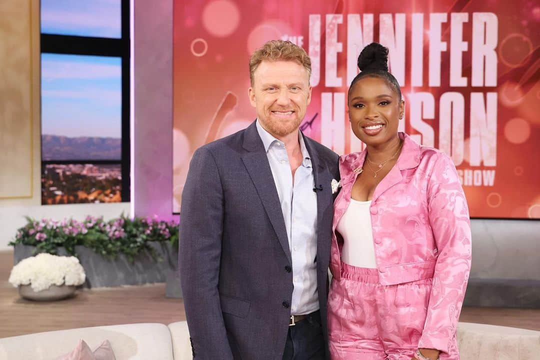 ケヴィン・マクキッドのインスタグラム：「@greysabc fans! See me on @jenniferhudsonshow TODAY. Such a fun time with Jennifer and everyone on her team made me feel so welcomed!(..look out for some scoop on season 19 @greysabc and maybe a wee spoiler about my past @therealdebbieallen ) hahah xo」