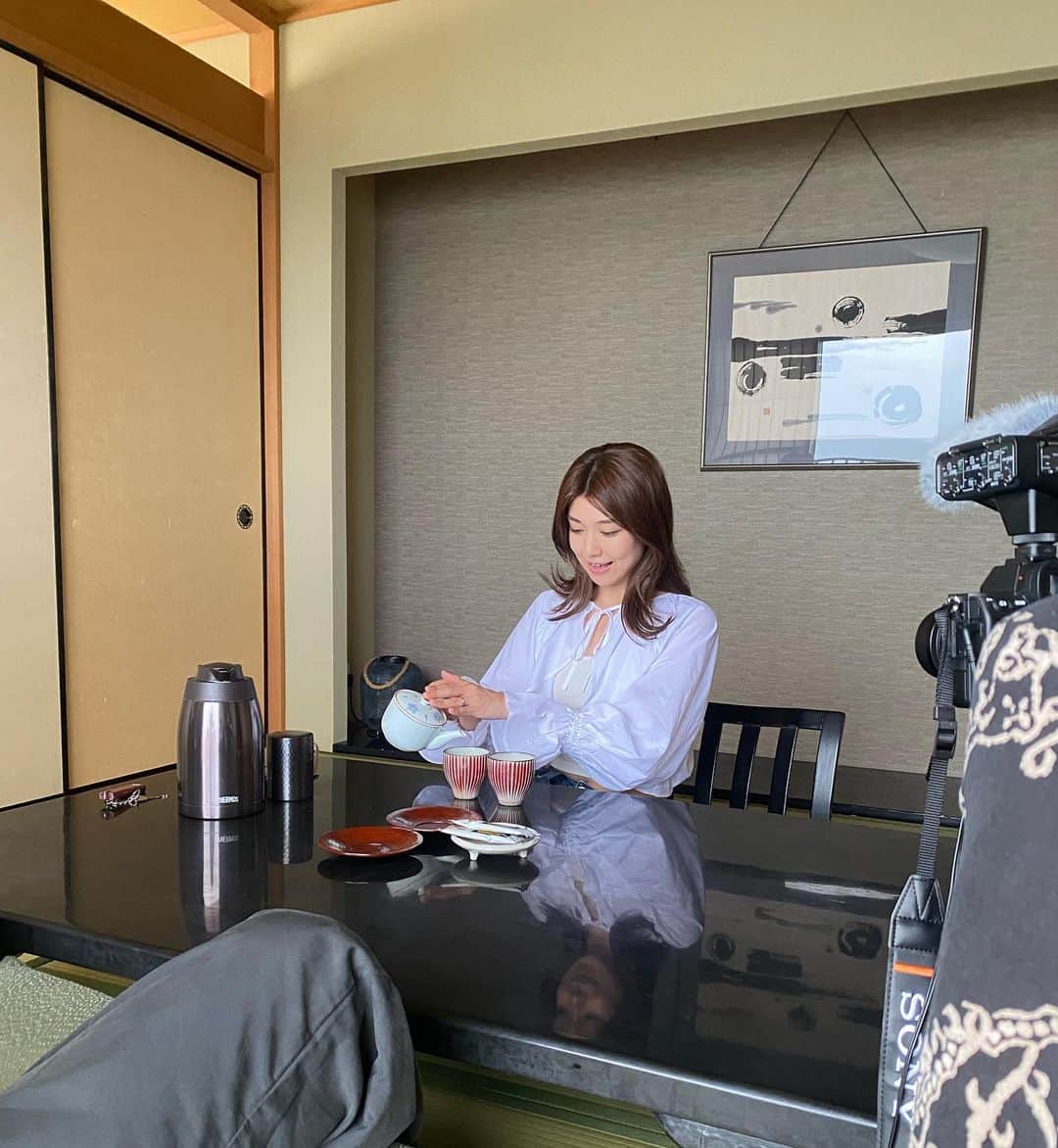 のインスタグラム：「4th写真集『 La vita è bella あなたとわたし 』 オークション開始まであと10日✨ カウントダウンスタート！！ . みんな準備はいいですか？🕊 . #4th写真集 #bella写真集  #新婚生活 #藤木由貴 #grazie」