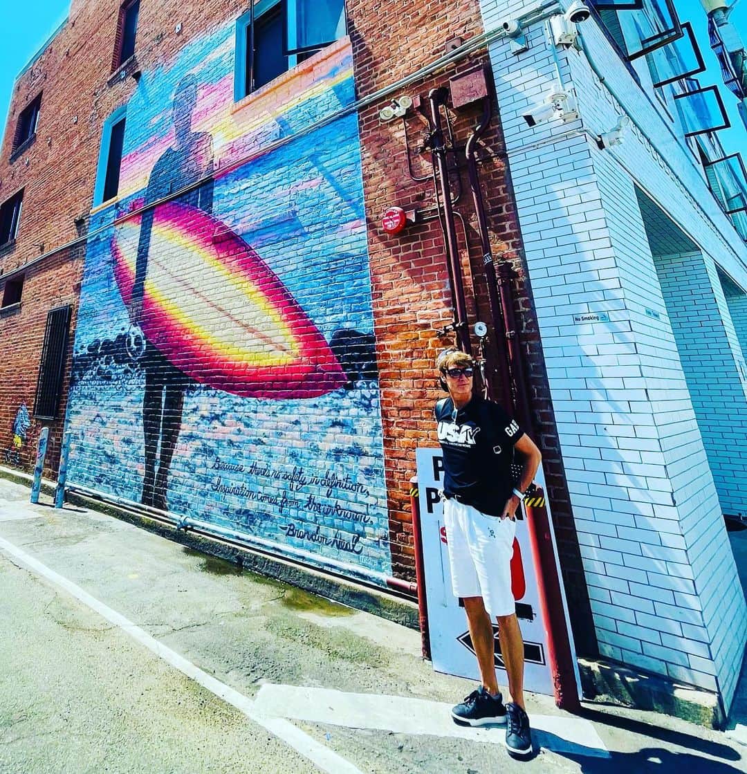 のインスタグラム：「venice×art♡beach×art♪california beach tour #california #losangeles #venicebeach #usa #beach #love #art #nature #マイケル富岡 #タレント #俳優 #撮影 #surfershouse #beachhouse #隠れ家 #generalamericanhome #海 #ビーチ #大自然 #癒し #ロス #ベニスビーチ #芸術 #アート #lalife #lastyle #usatv #ビーチツアー」